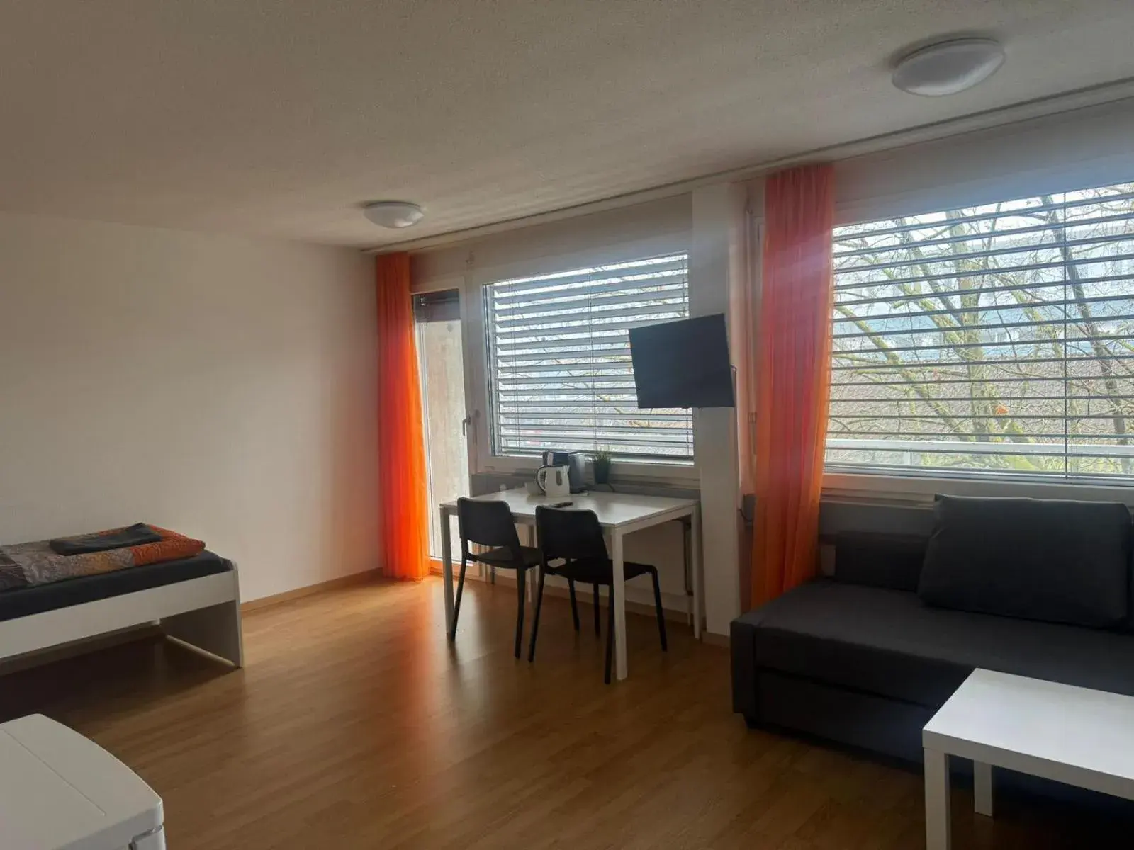 Standard Single Room with Shared Bathroom - single occupancy in Anstatthotel Zug - app self-check-in Standard Single Room with Shared Bathroom - single occupancy in Anstatthotel Zug - app self-check-in