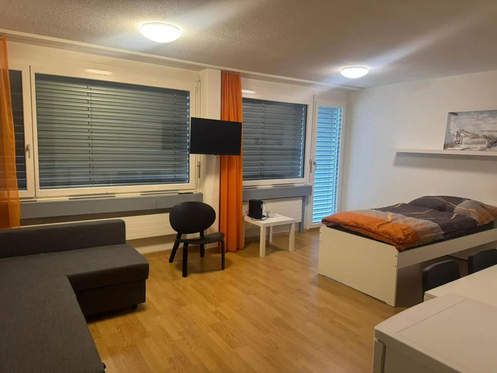 Standard Single Room with Shared Bathroom - single occupancy in Anstatthotel Zug - app self-check-in Standard Single Room with Shared Bathroom - single occupancy in Anstatthotel Zug - app self-check-in