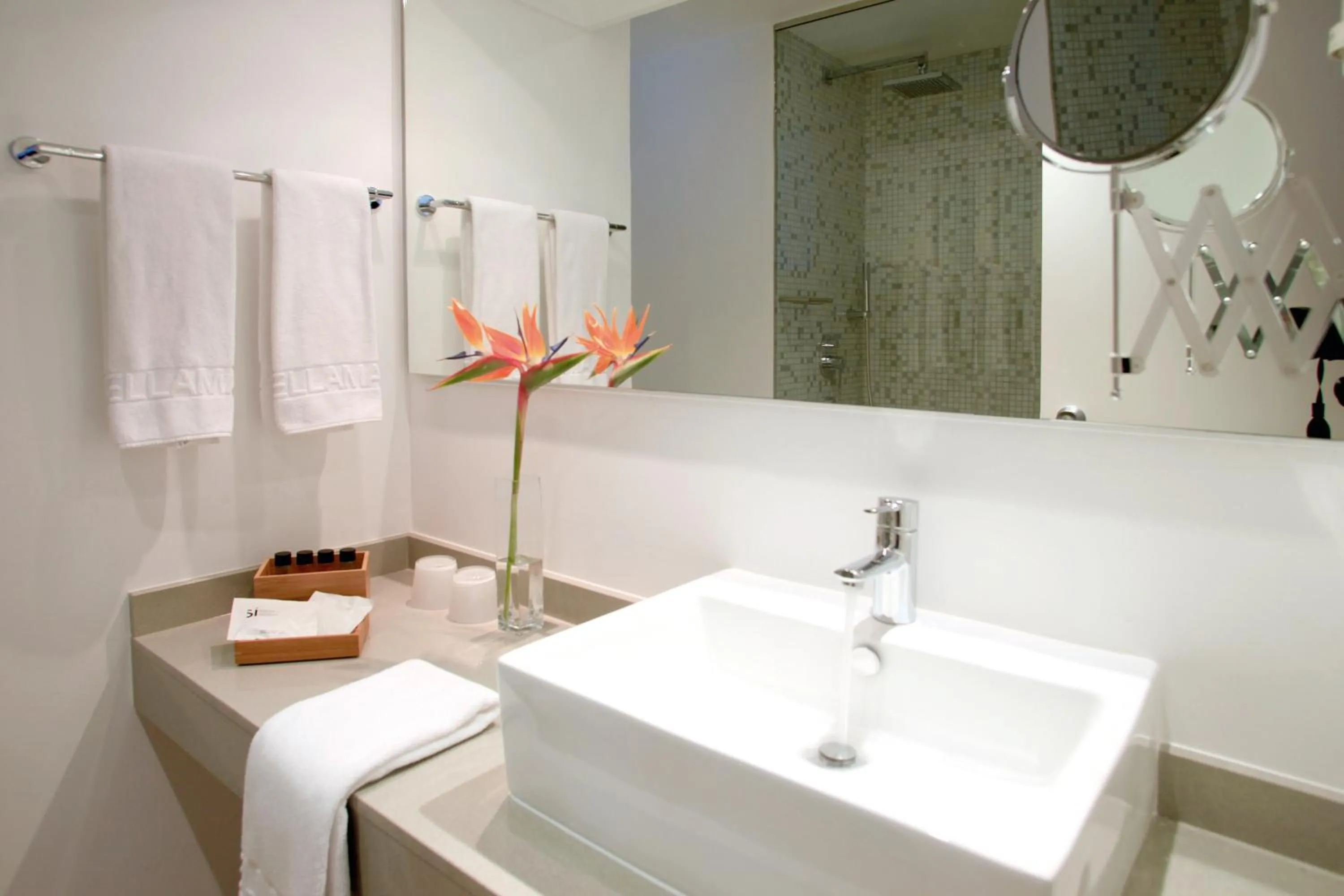 Bathroom in Apartamentos Bellamar