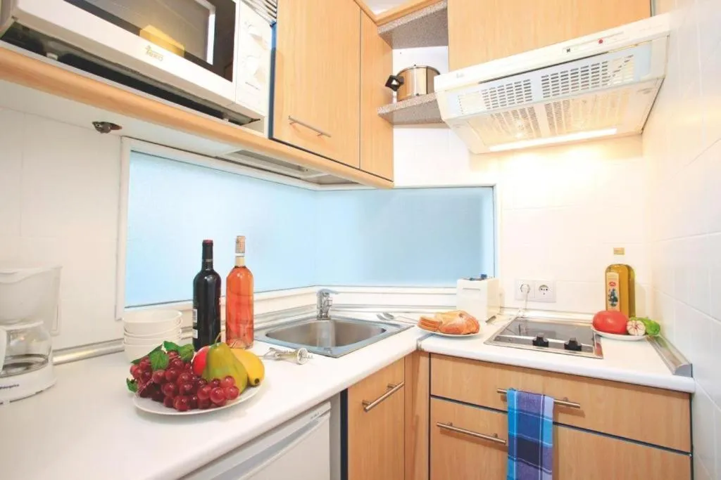 Kitchen or kitchenette in Apartamentos Bellamar