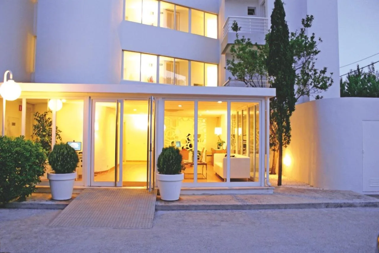 Facade/entrance in Apartamentos Bellamar