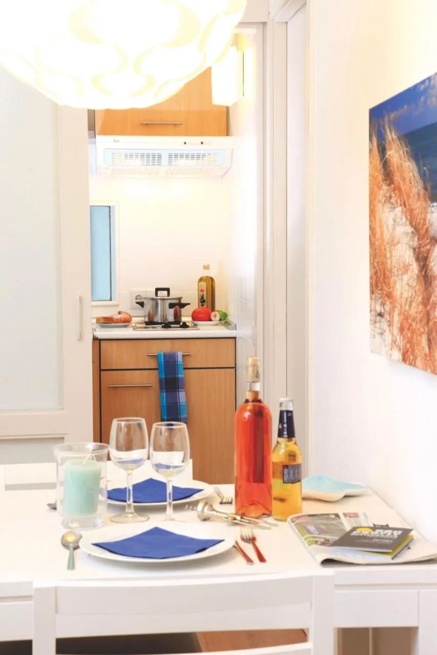 Kitchen or kitchenette in Apartamentos Bellamar