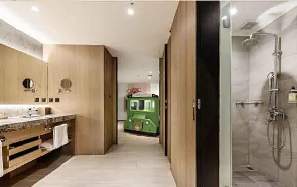 Shower in Hsin Hotel