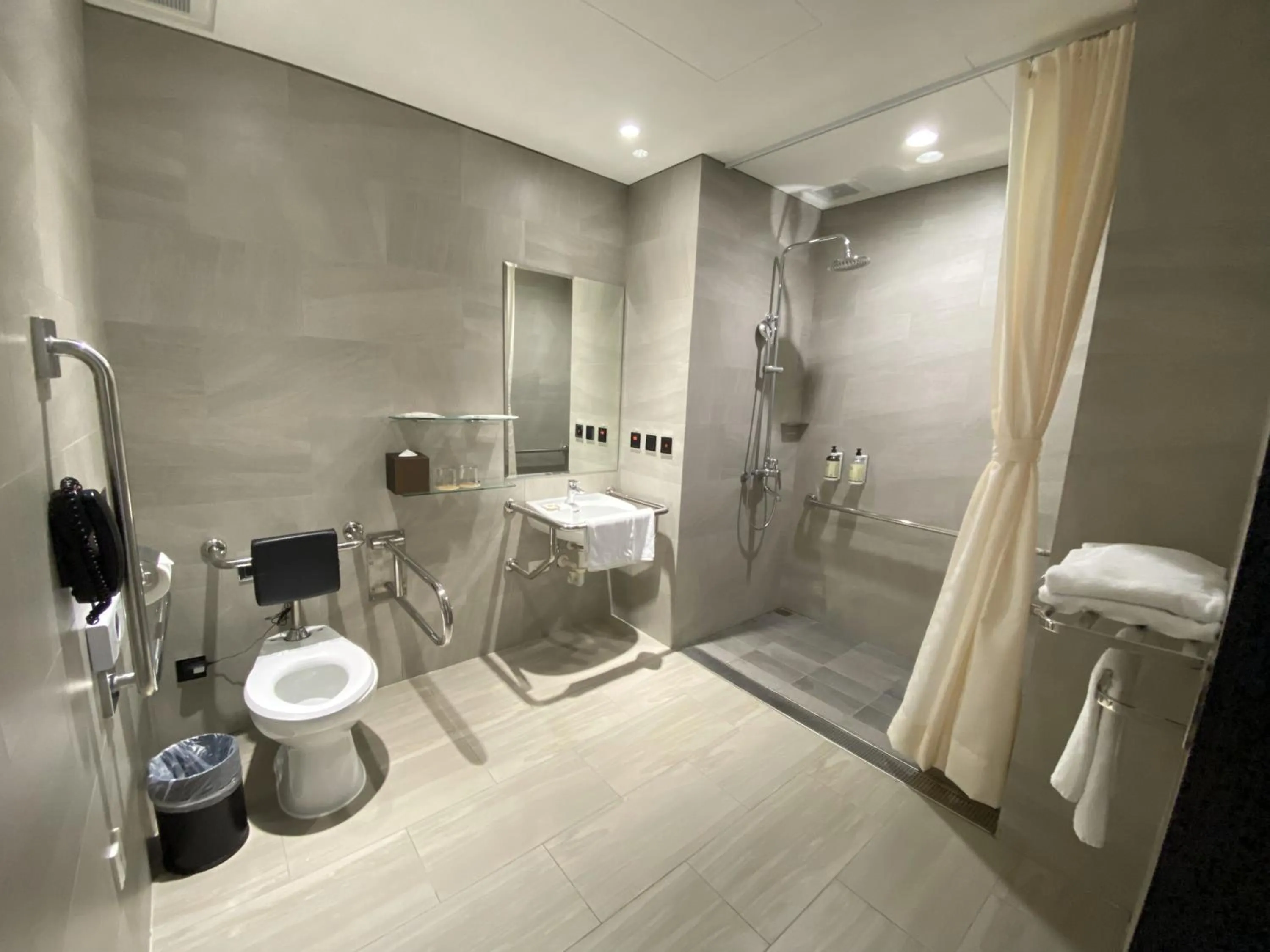 Shower in Hsin Hotel