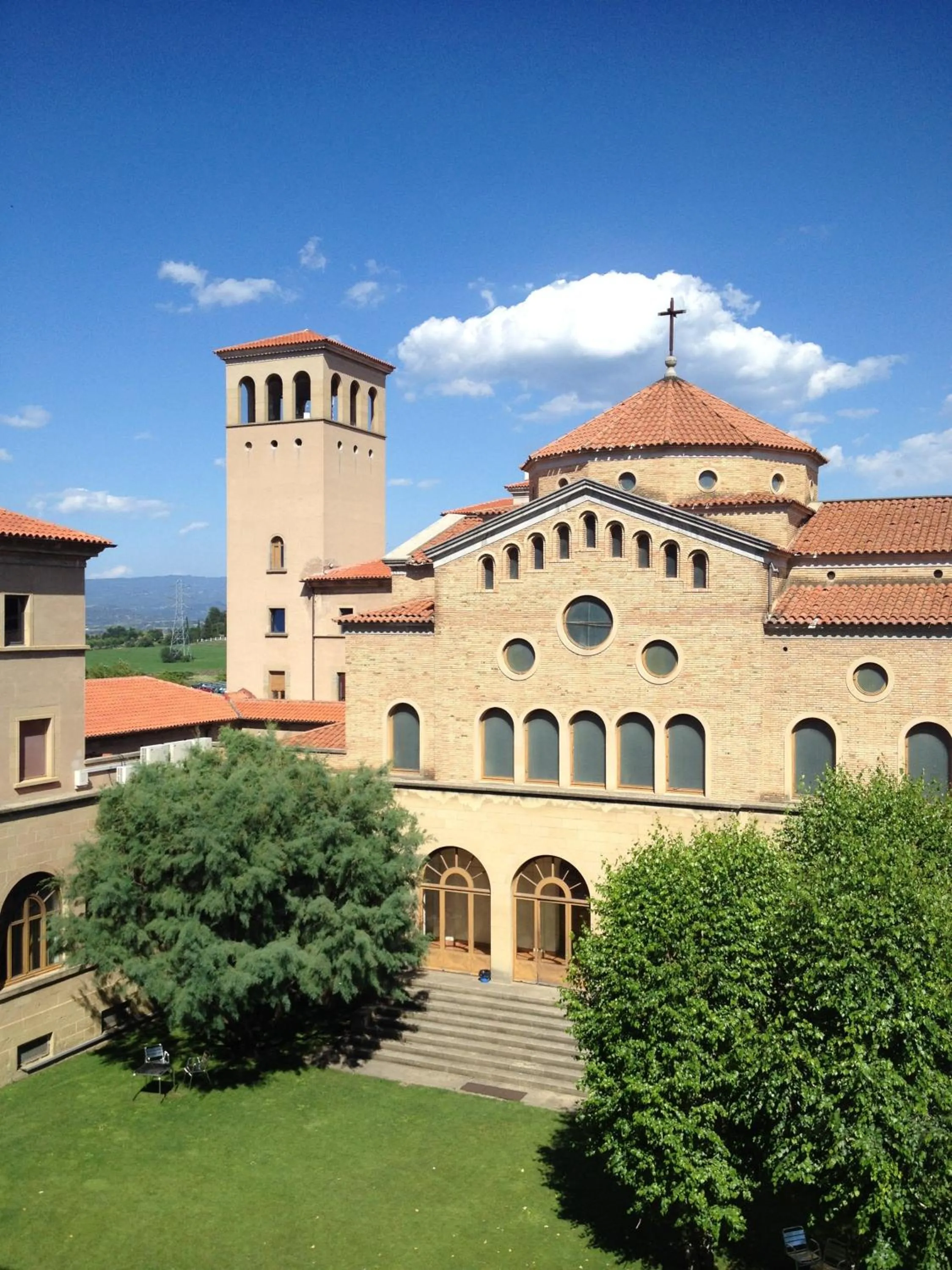 Facade/entrance in Seminari Allotjaments