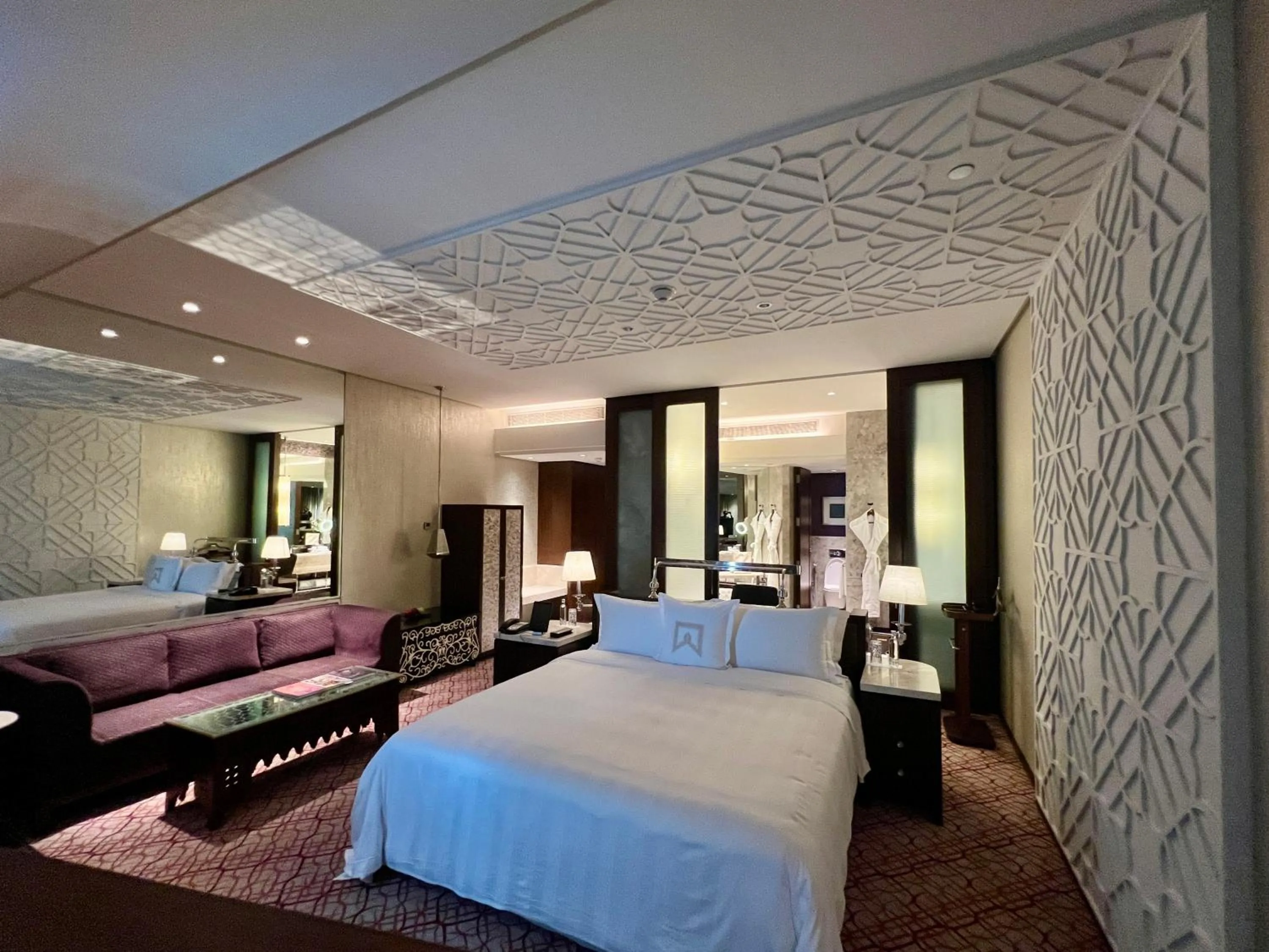 Photo of the whole room, Bed in ITC Kohenur, a Luxury Collection Hotel, Hyderabad