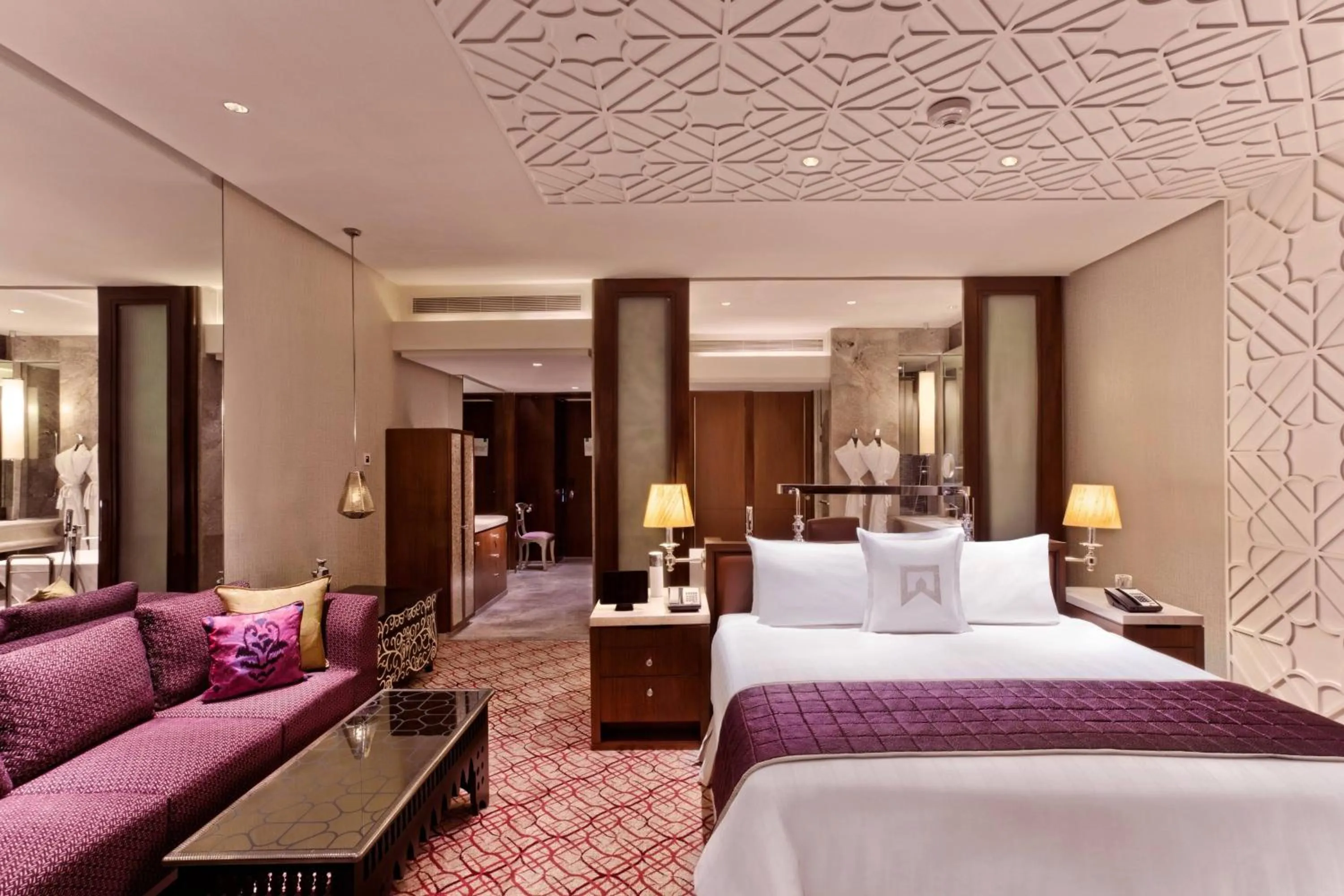 Photo of the whole room, Bed in ITC Kohenur, a Luxury Collection Hotel, Hyderabad