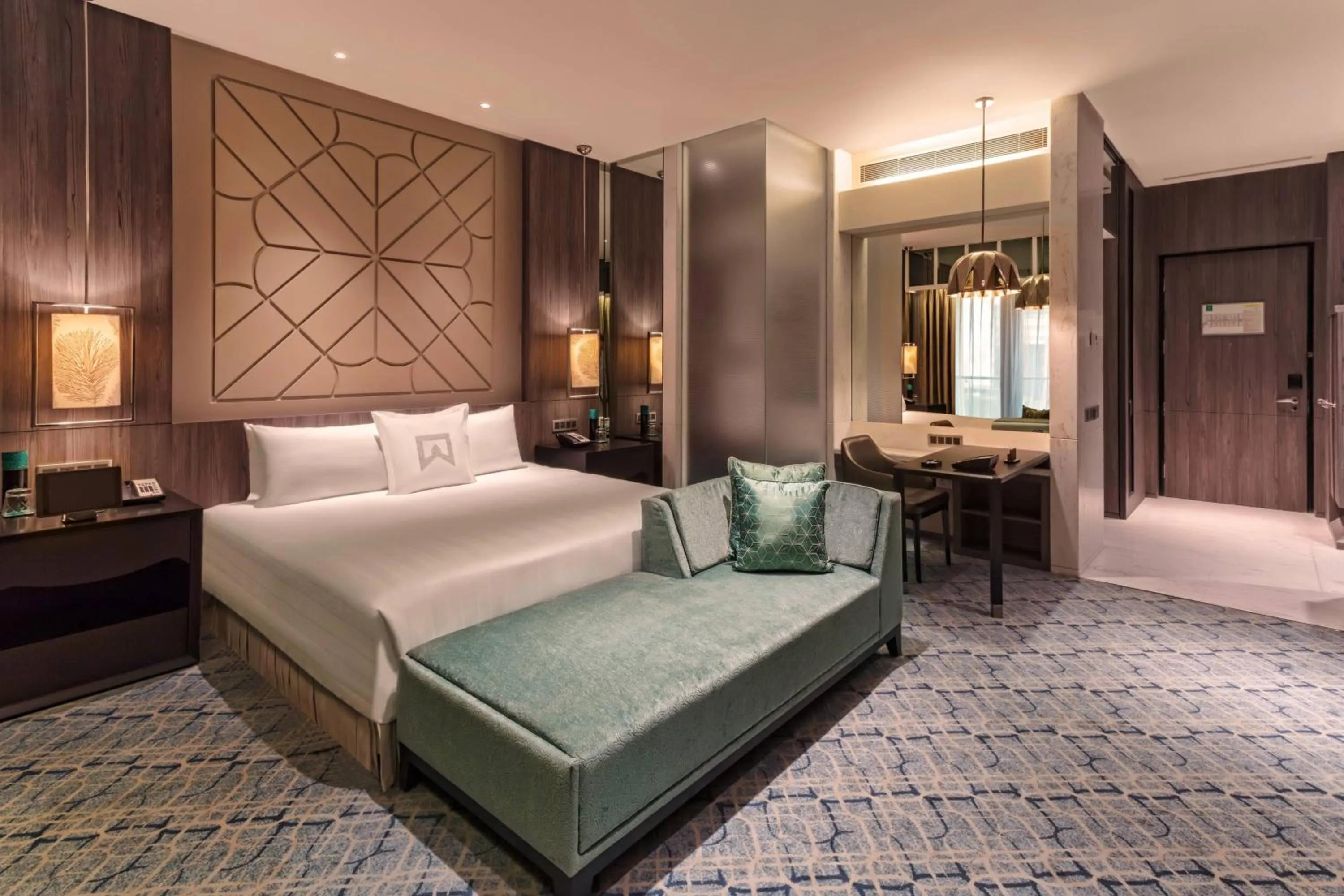 Photo of the whole room, Bed in ITC Kohenur, a Luxury Collection Hotel, Hyderabad