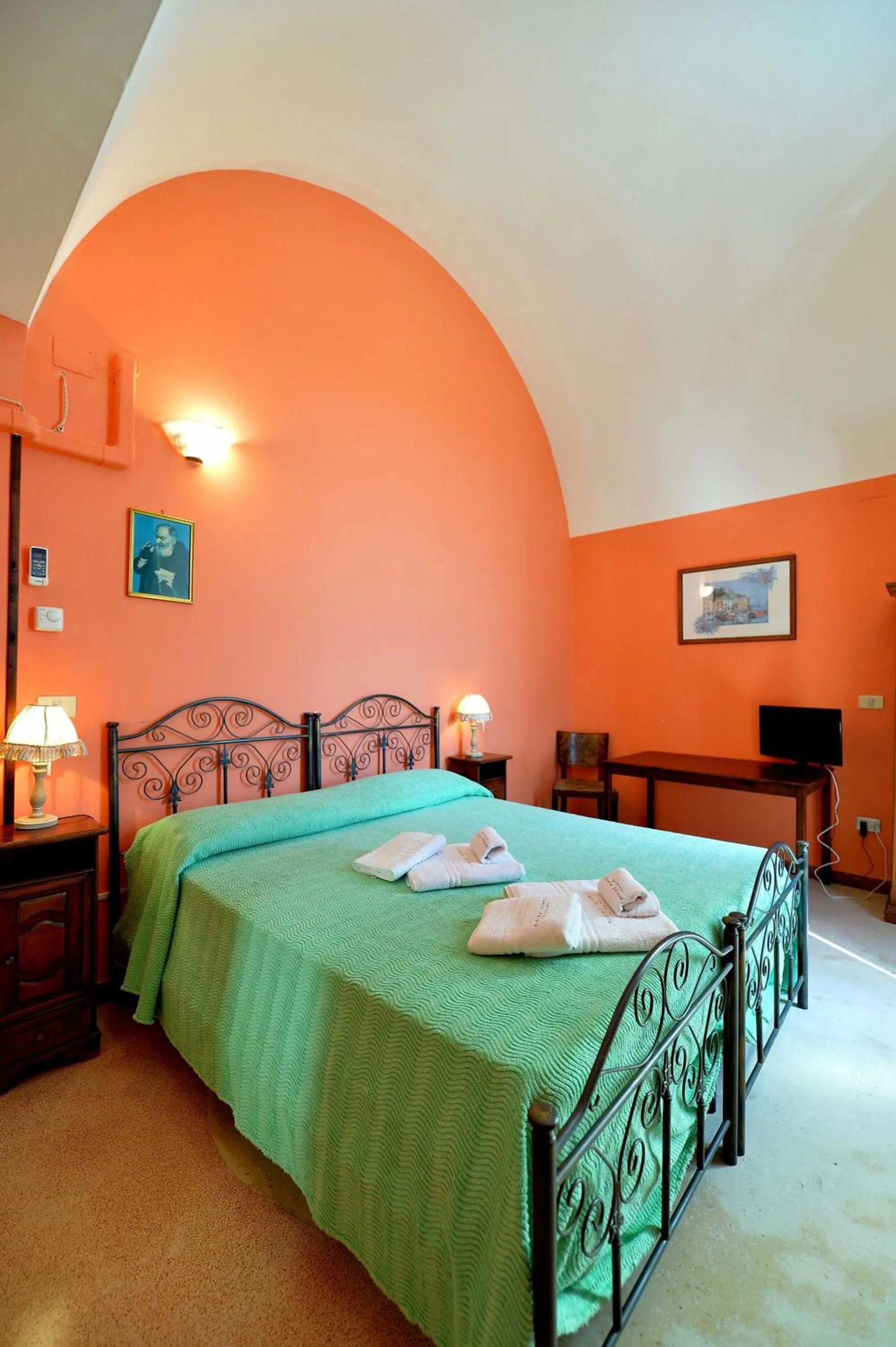 Bedroom, Bed in Agriturismo Santa Chiara