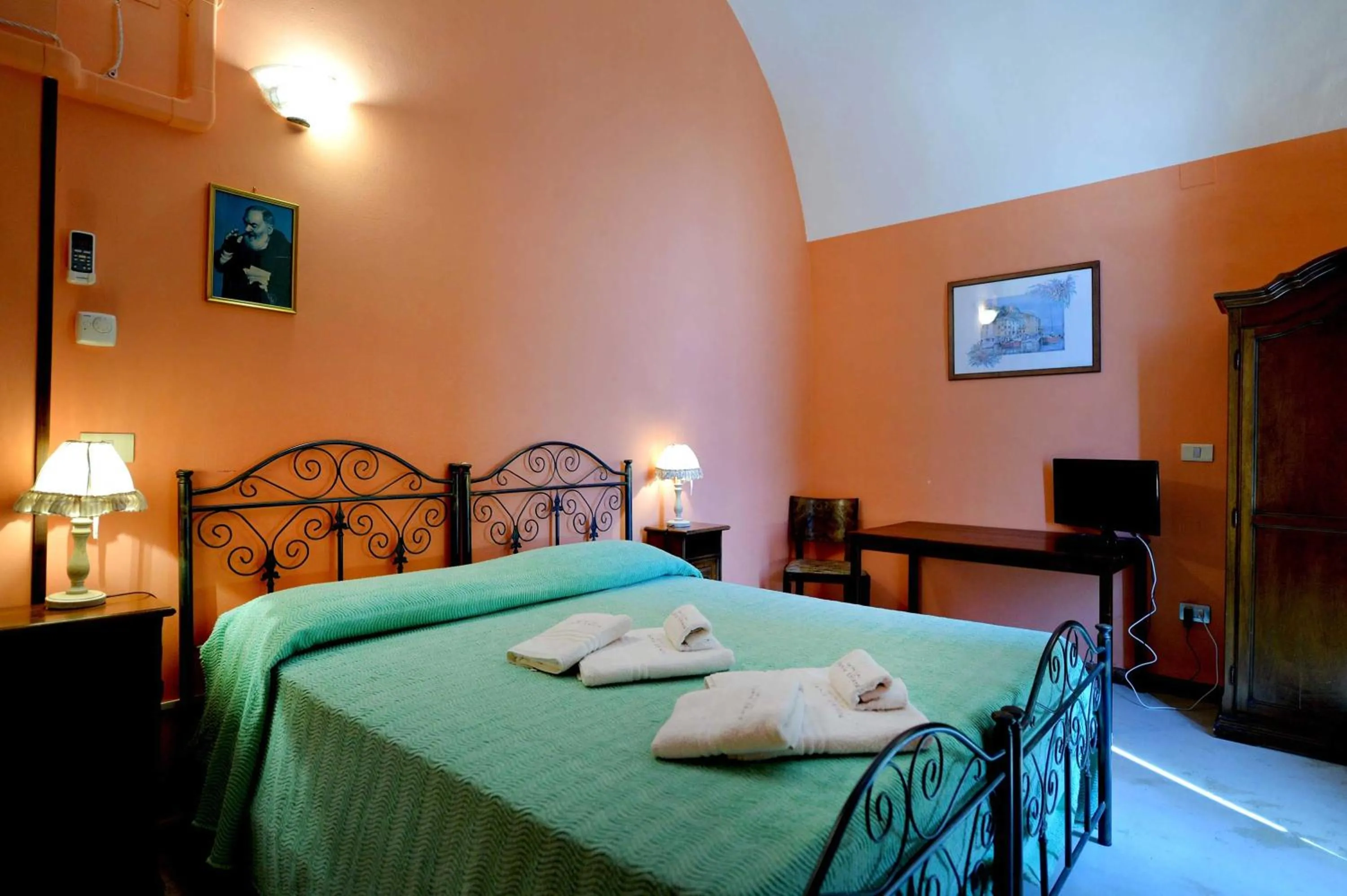 Bedroom, Bed in Agriturismo Santa Chiara