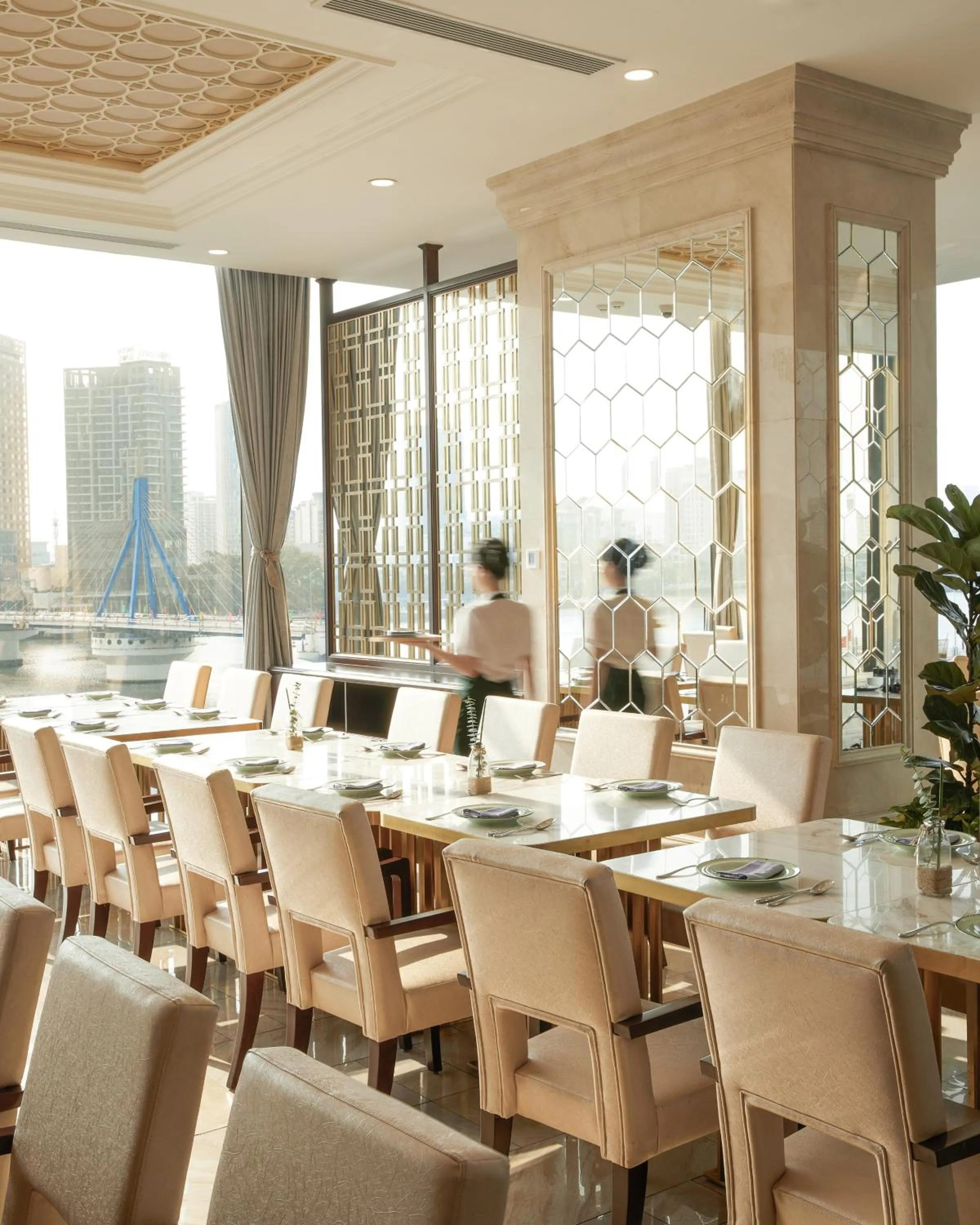 Restaurant/places to eat in Meliá Vinpearl Danang Riverfront