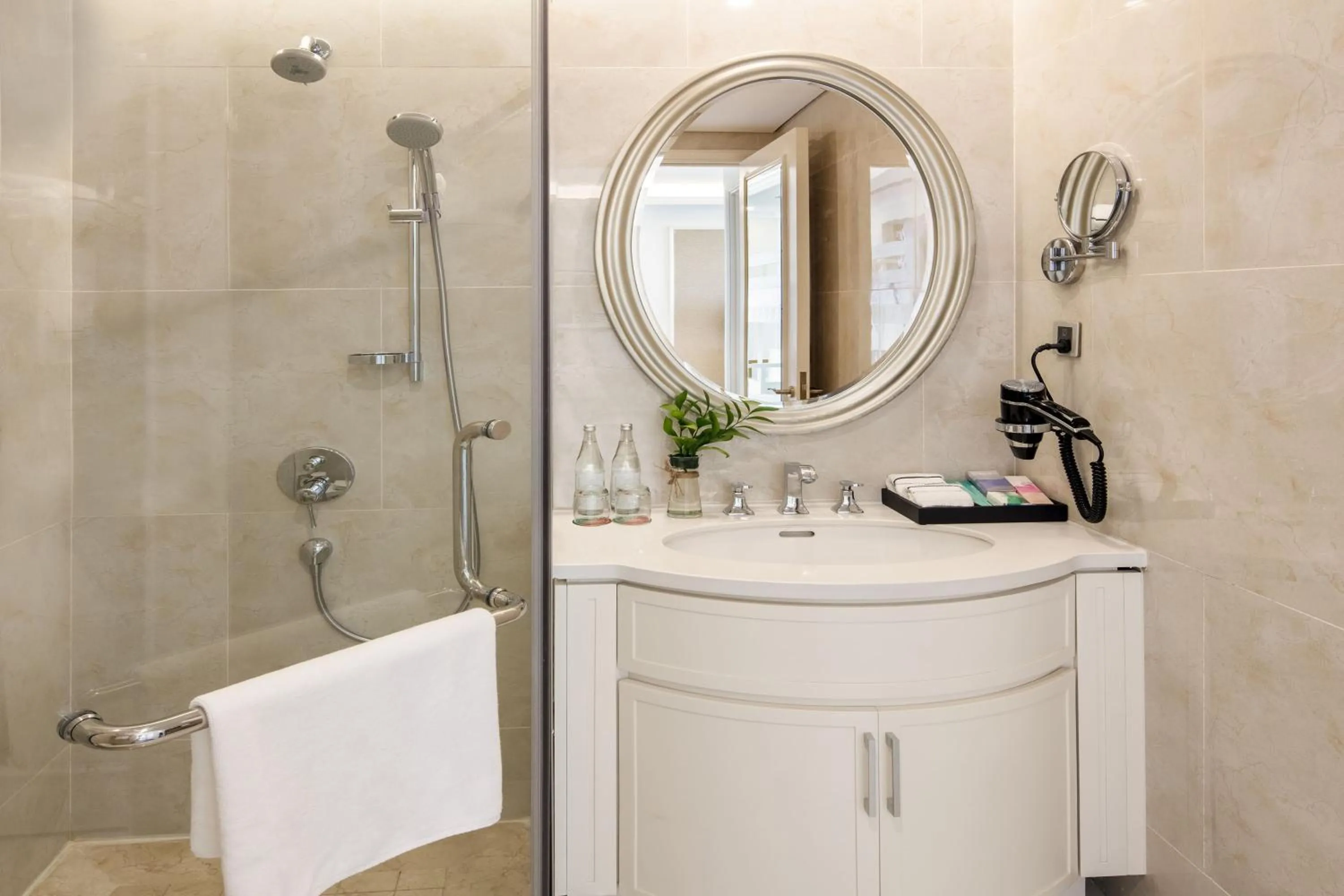 Bathroom in Meliá Vinpearl Danang Riverfront