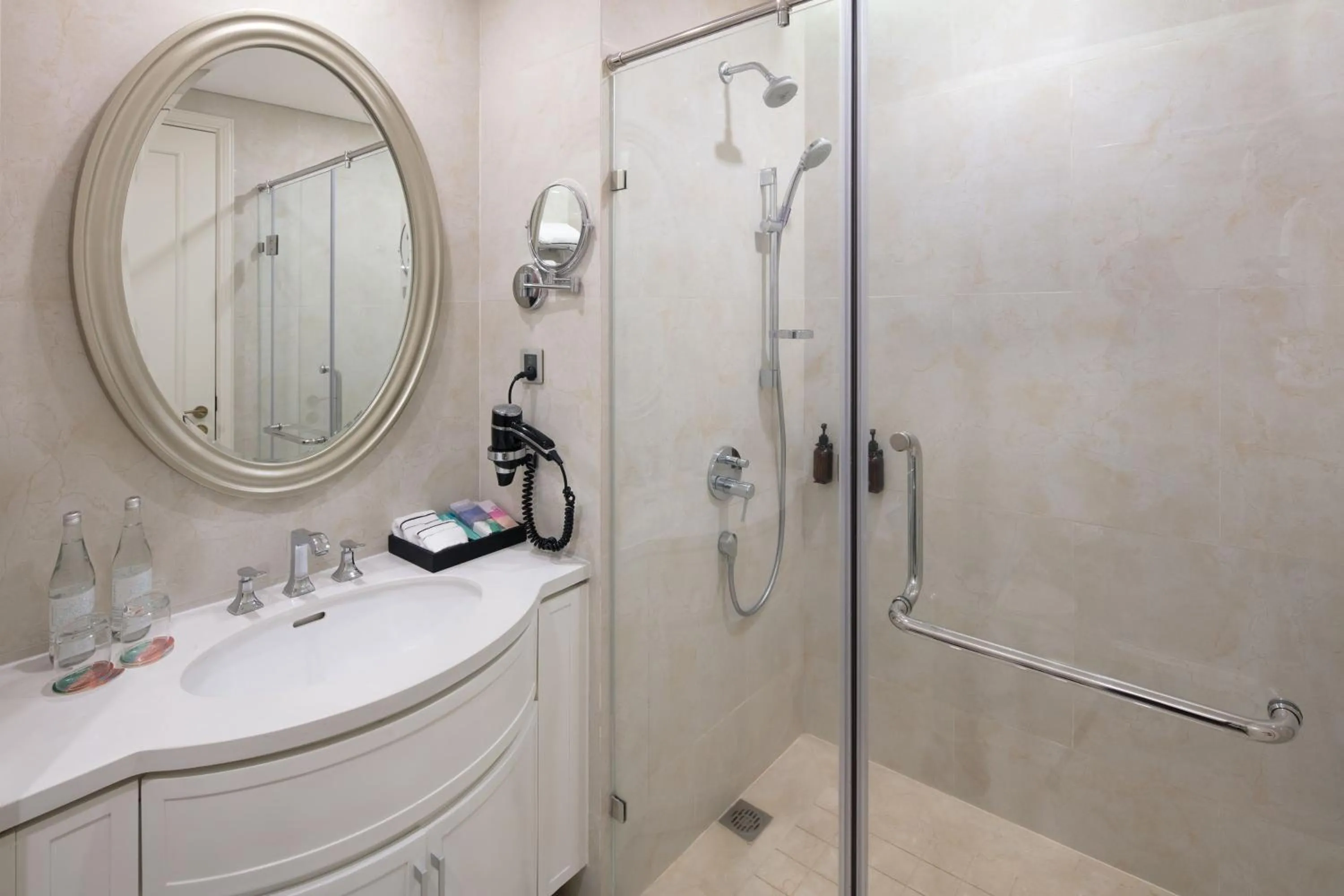 Shower in Meliá Vinpearl Danang Riverfront