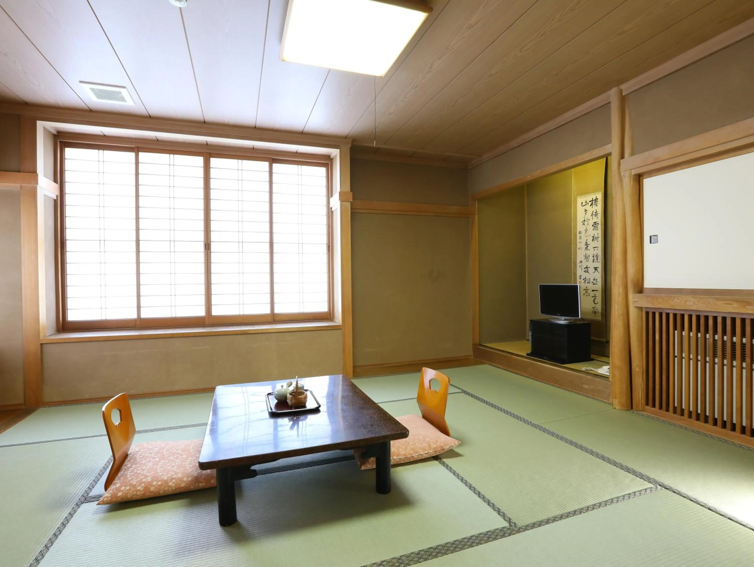 Photo of the whole room in Asahikan