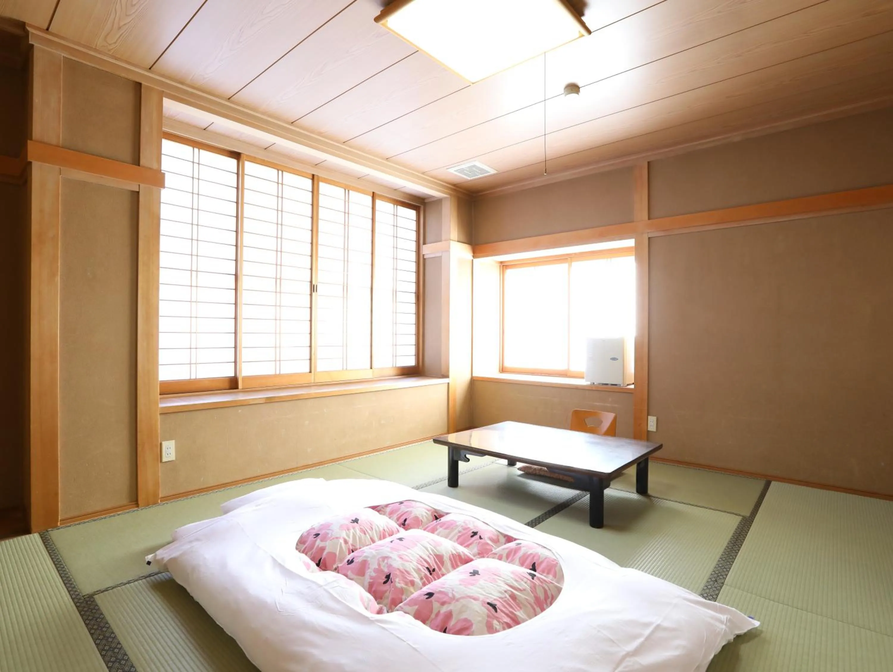 Photo of the whole room, Bed in Asahikan