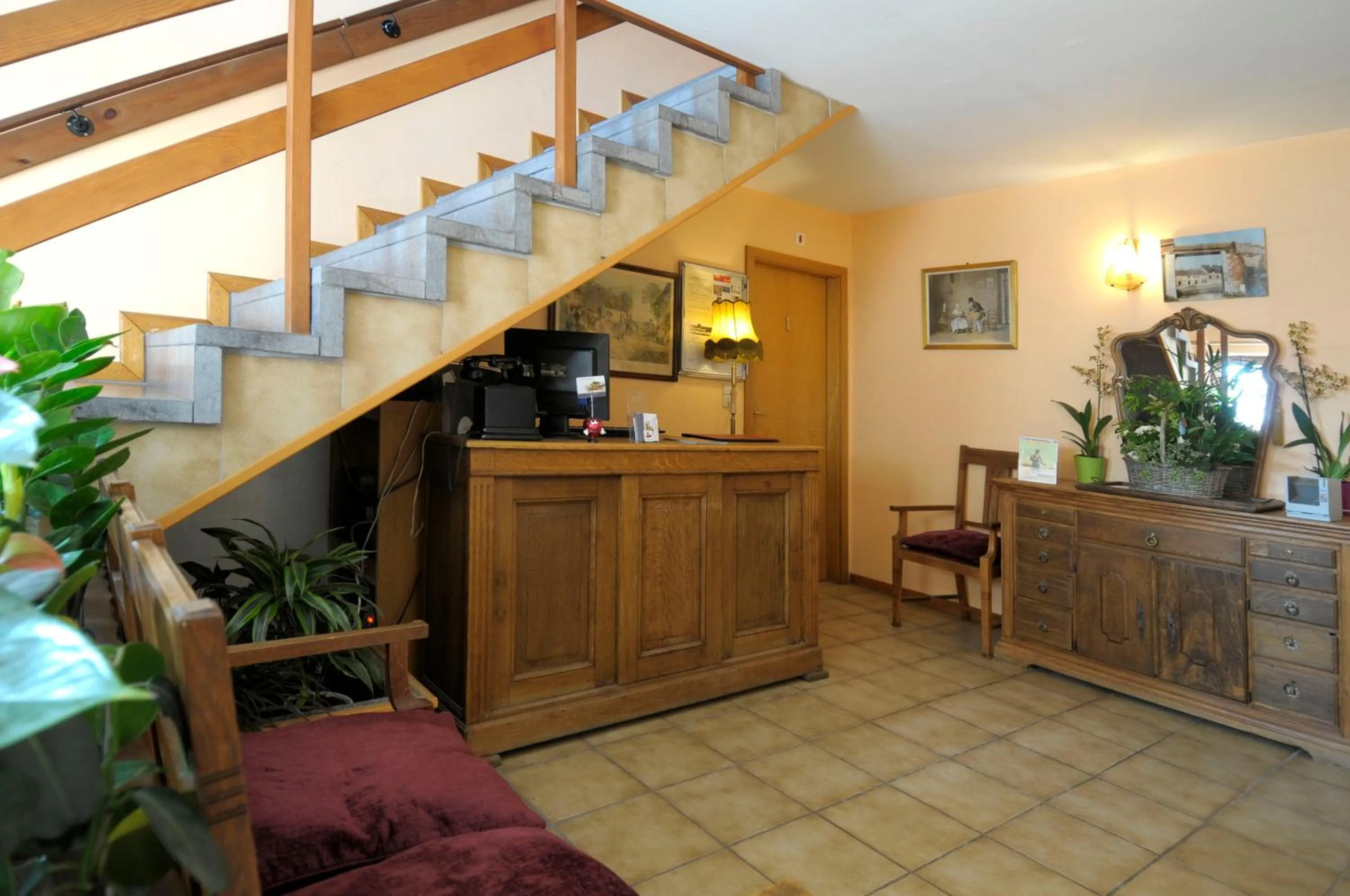 Lobby or reception in Hotel Restaurant La Ferme de Grambais
