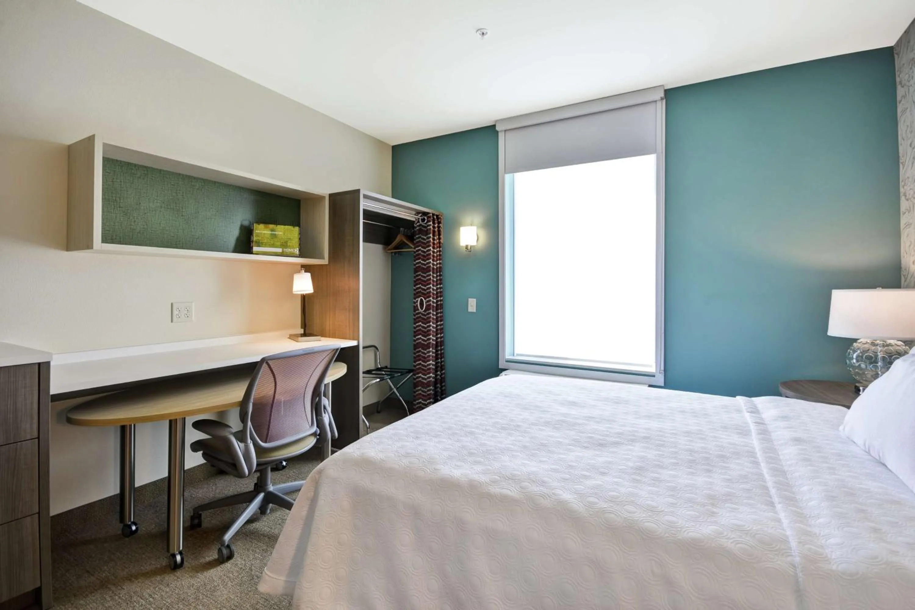 Bedroom, Bed in Home2 Suites By Hilton Plymouth Minneapolis