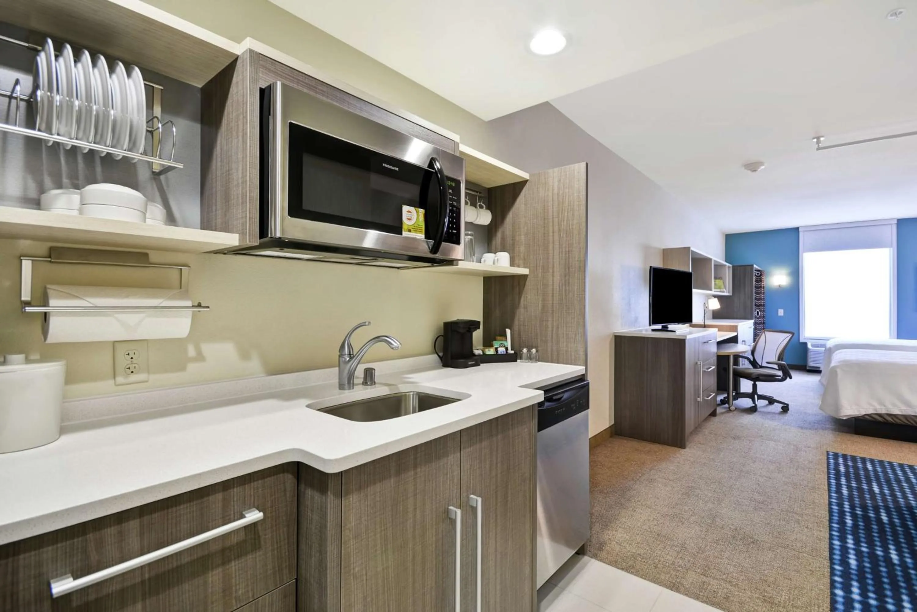 Kitchen or kitchenette in Home2 Suites By Hilton Plymouth Minneapolis