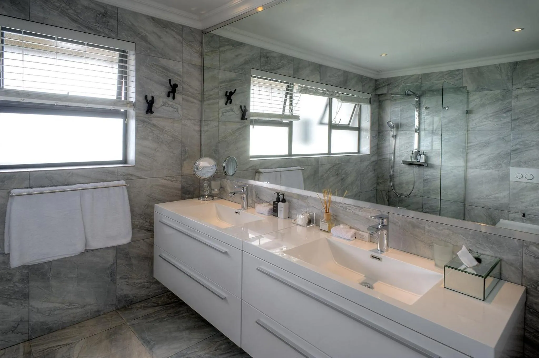 Shower in Sea Star Cliff