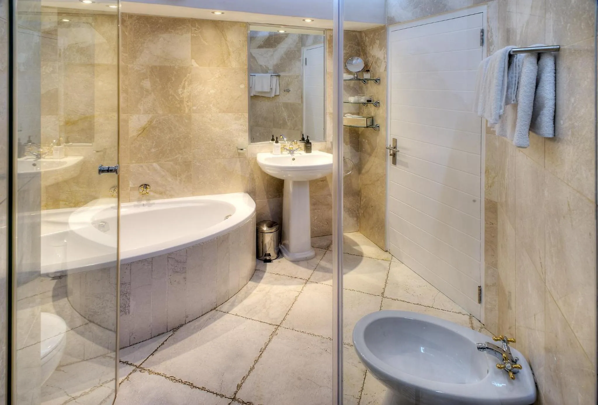 Shower in Sea Star Cliff