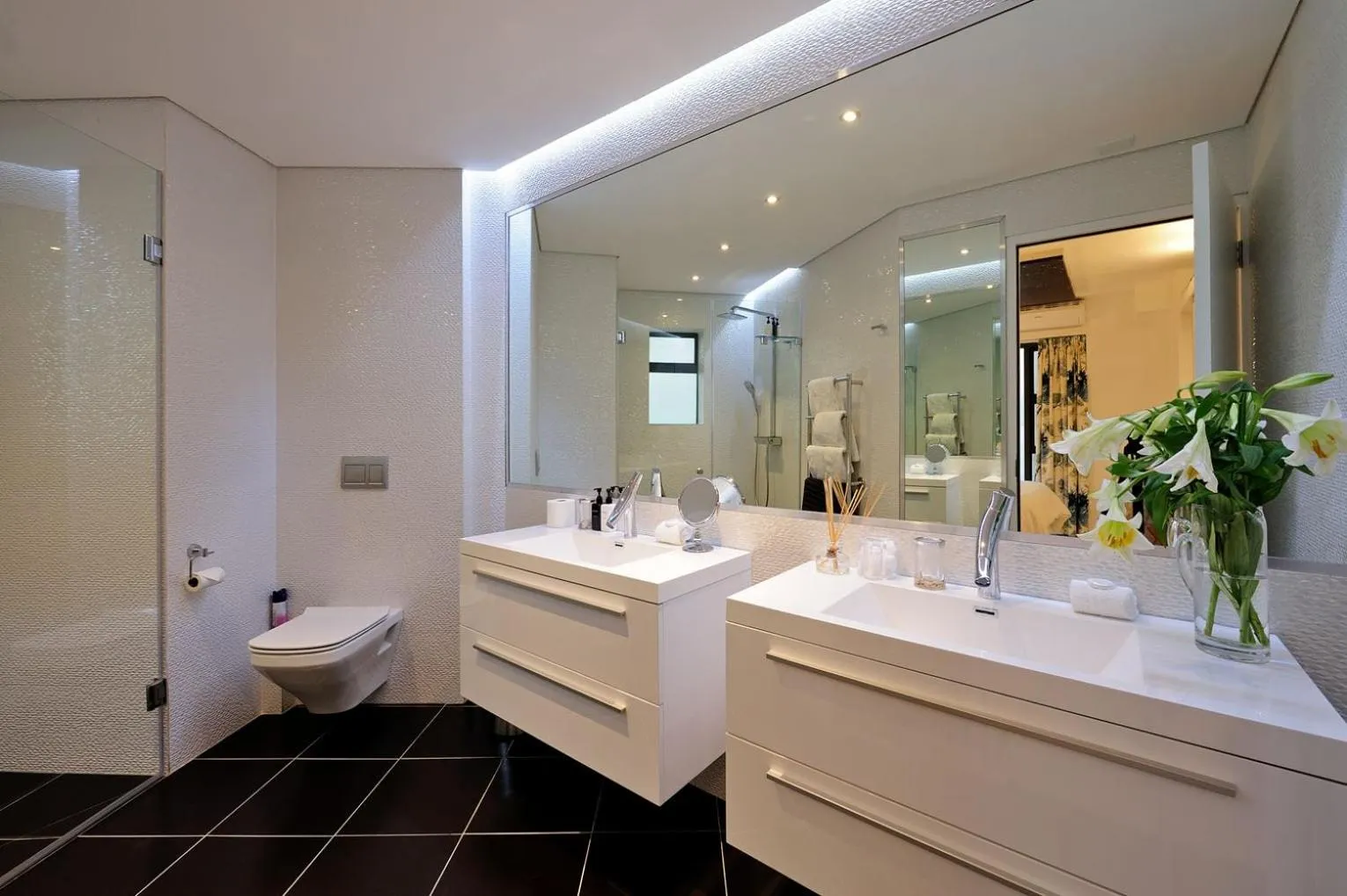 Shower in Sea Star Cliff