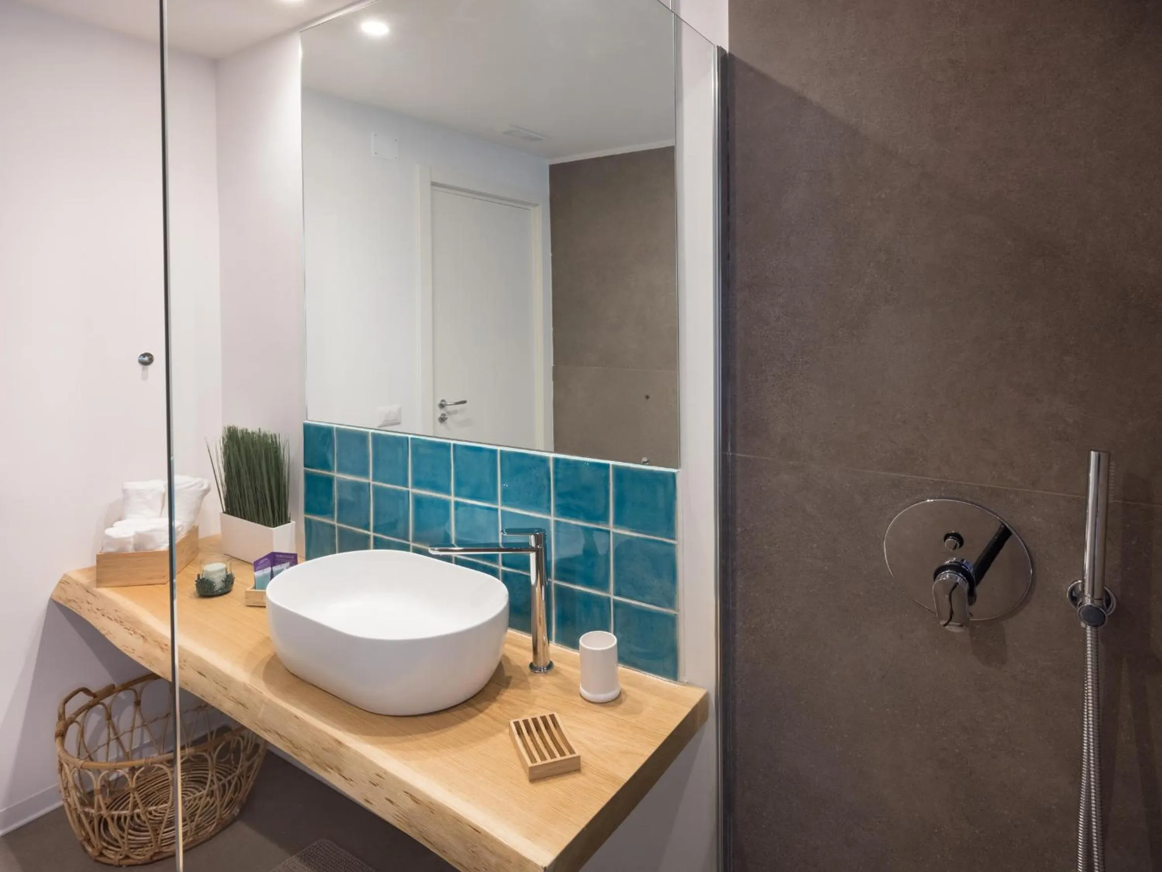 Shower in B&b Don Giovanni