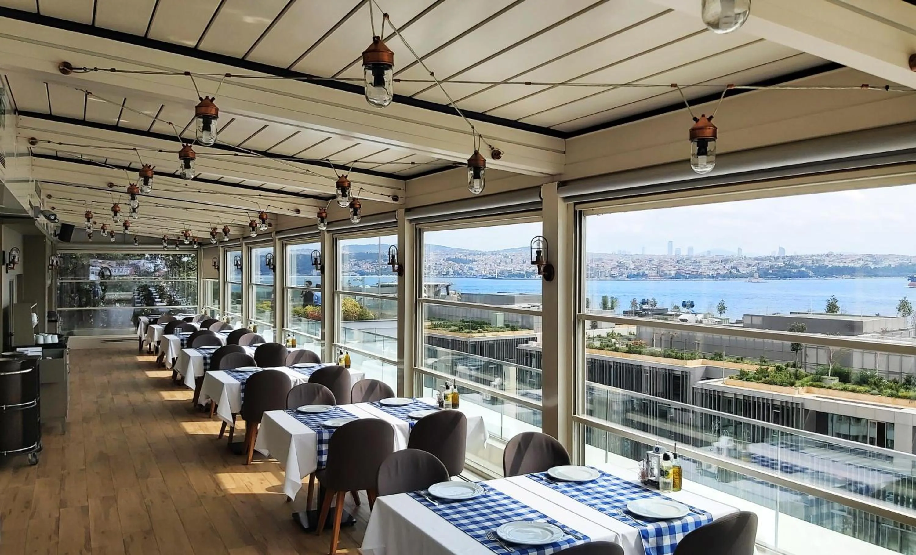 Restaurant/places to eat in Port Bosphorus Hotel