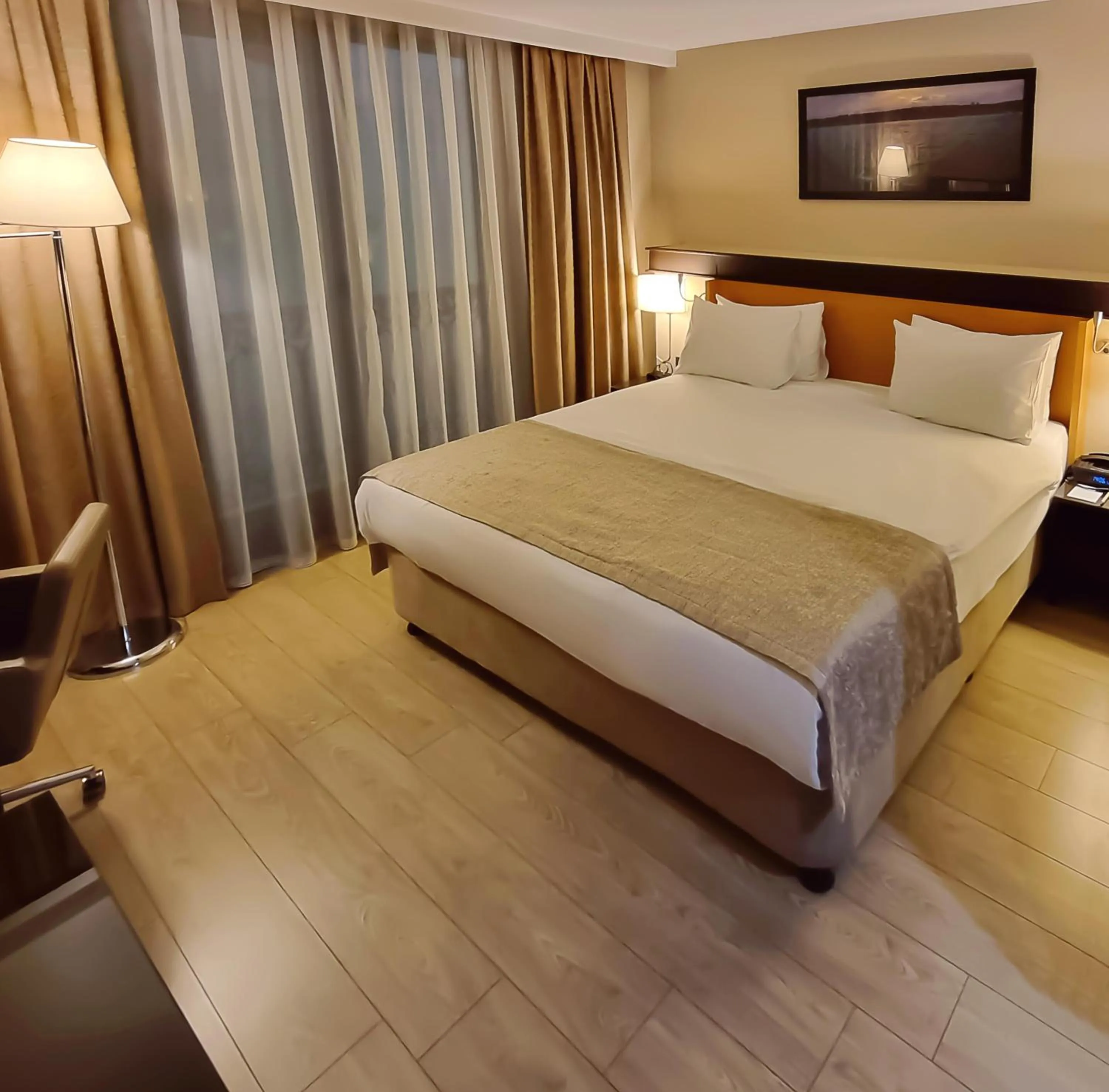 Photo of the whole room, Bed in Port Bosphorus Hotel