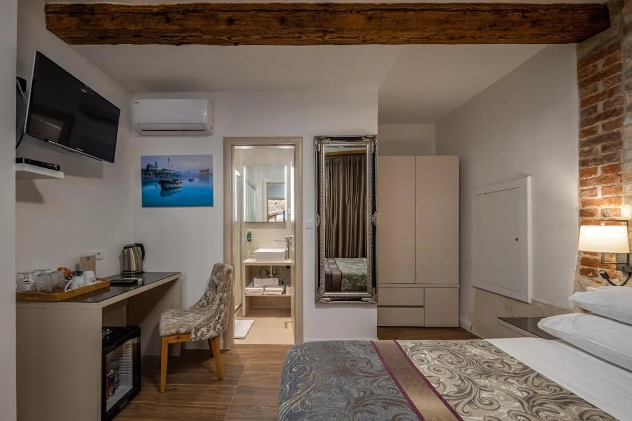 Bed in Hotel Agava Split