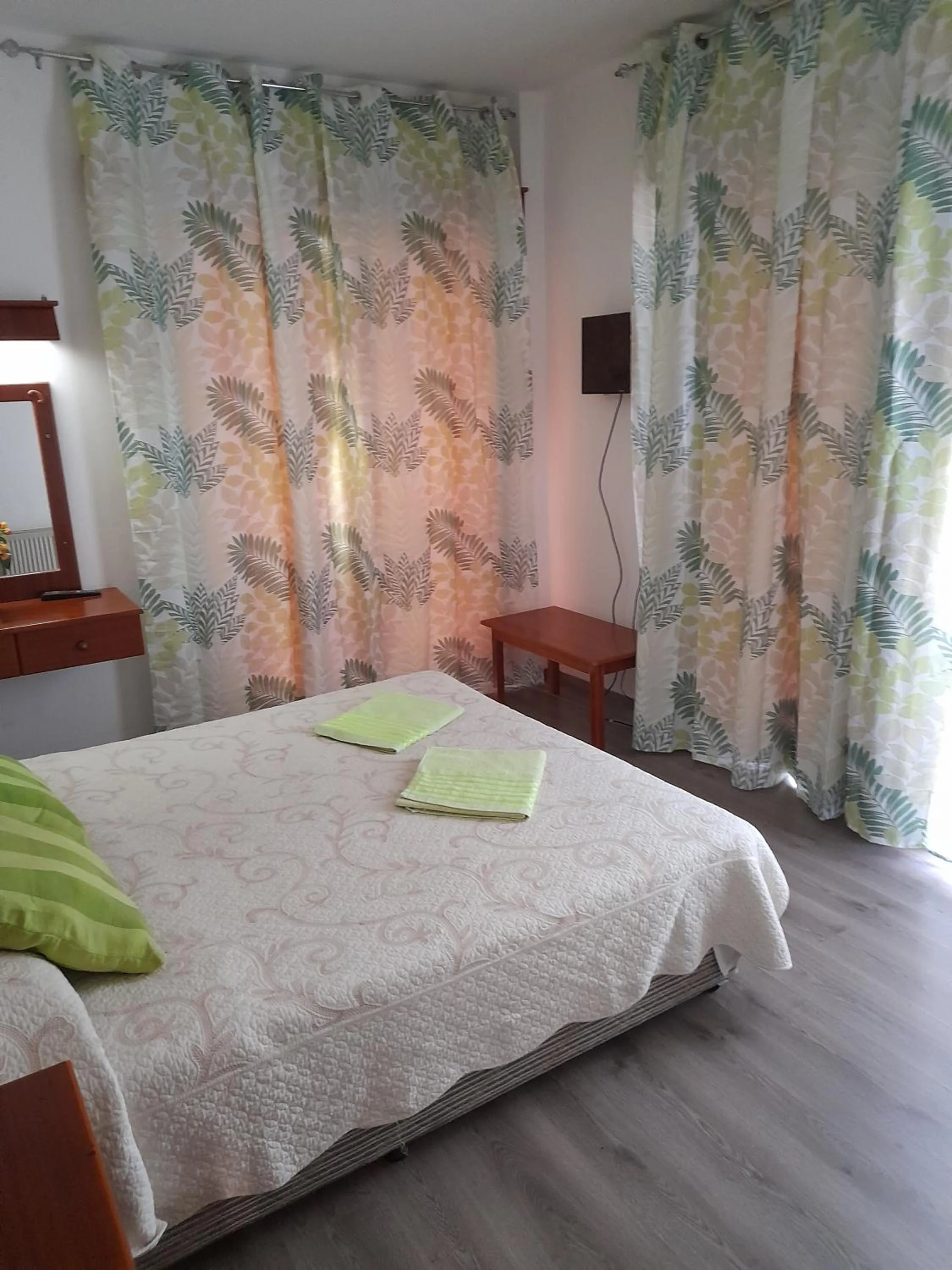 Bedroom, Bed in Onisillos Hotel