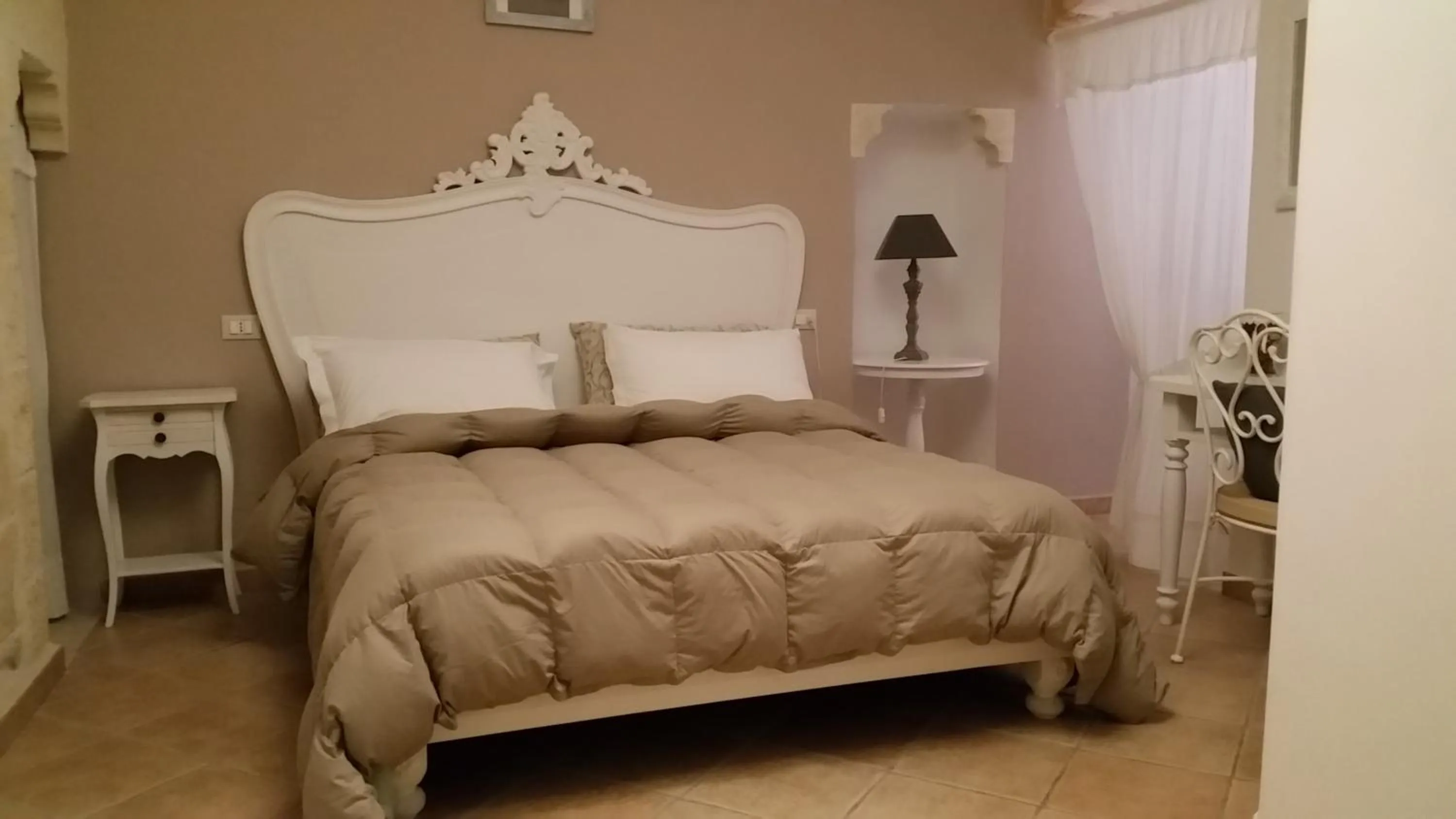 Shower, Bed in B&B La Porta Vecchia