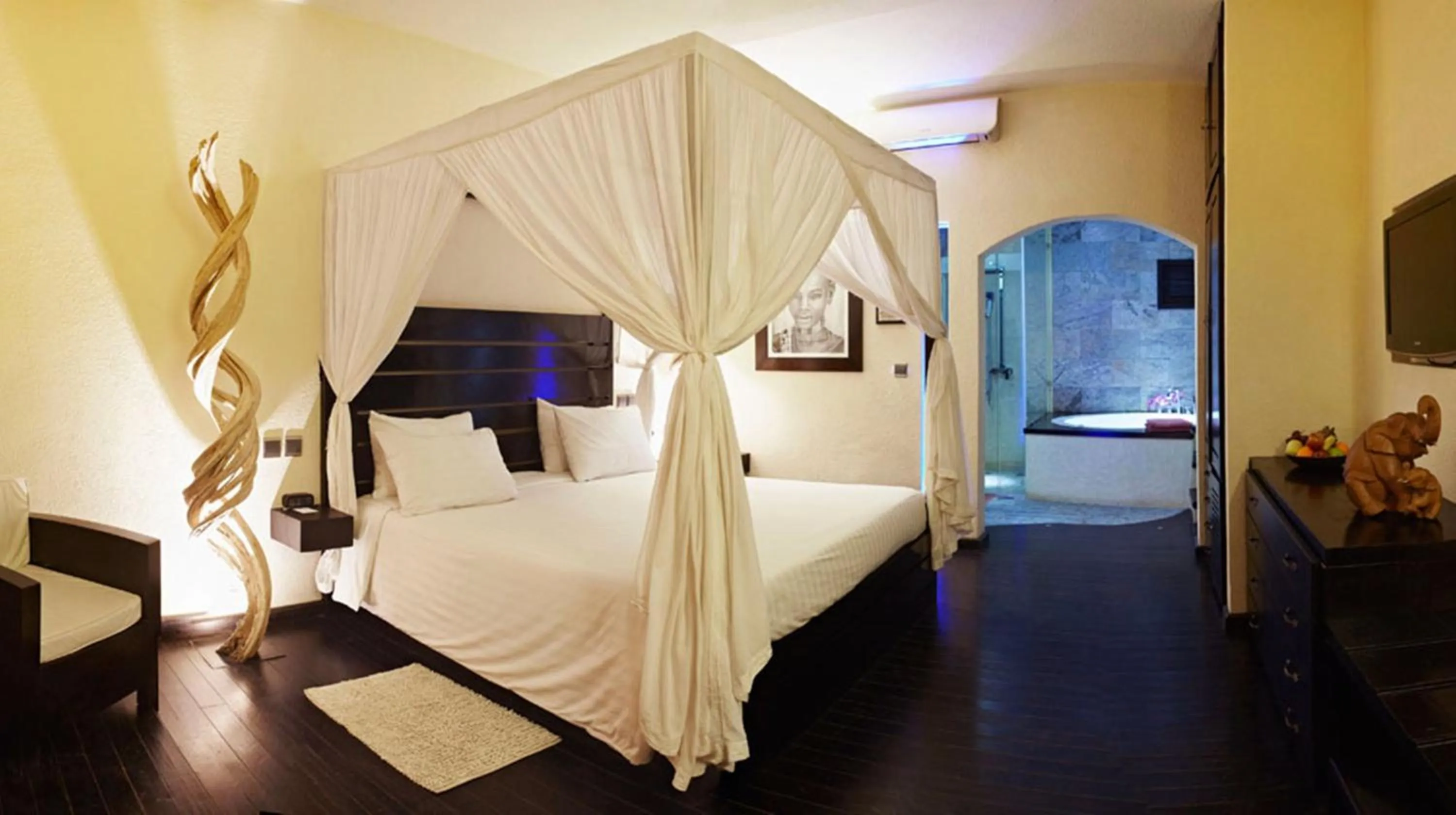 Photo of the whole room in The Rhino Resort Hotel & Spa