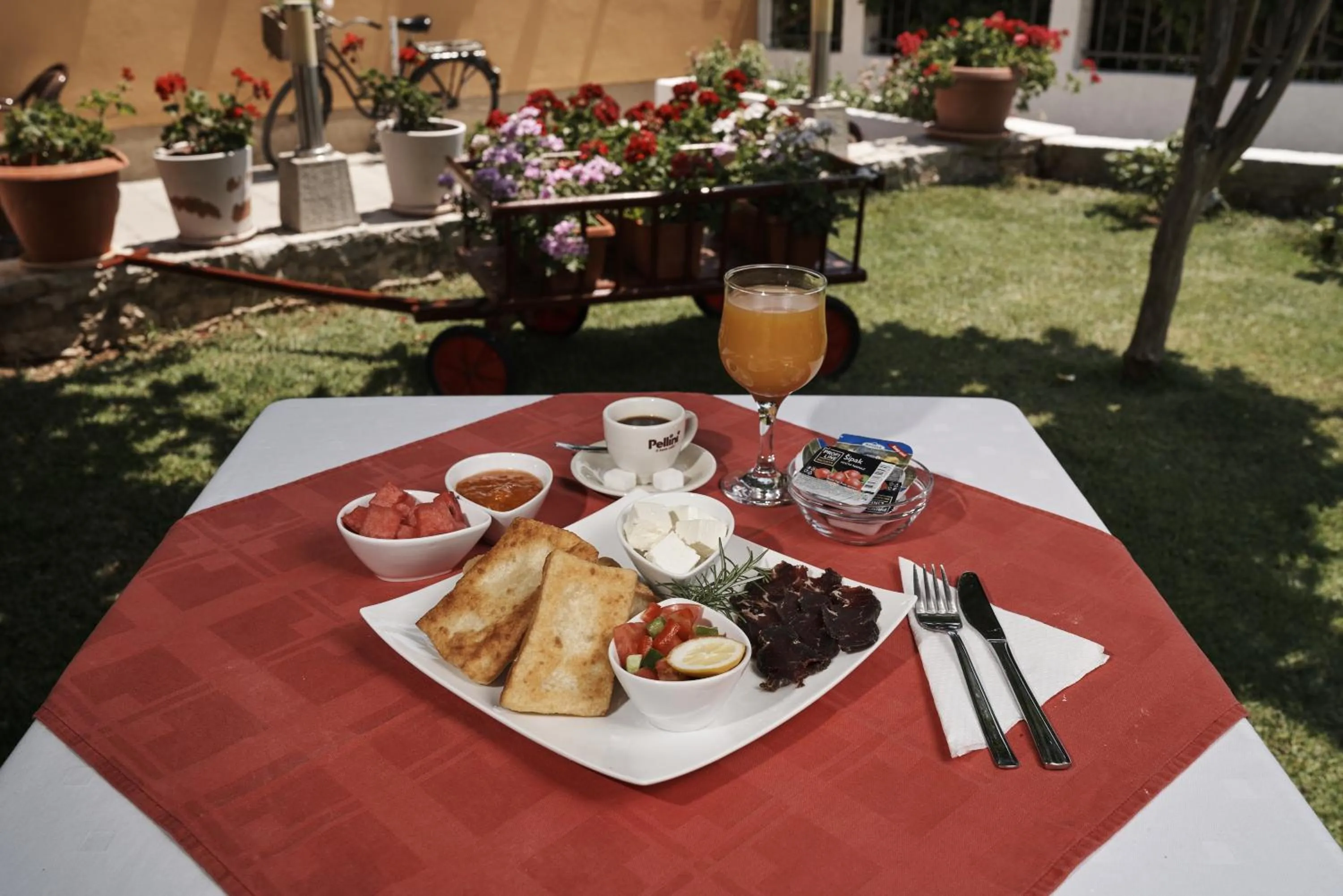 Breakfast in Pansion Rose