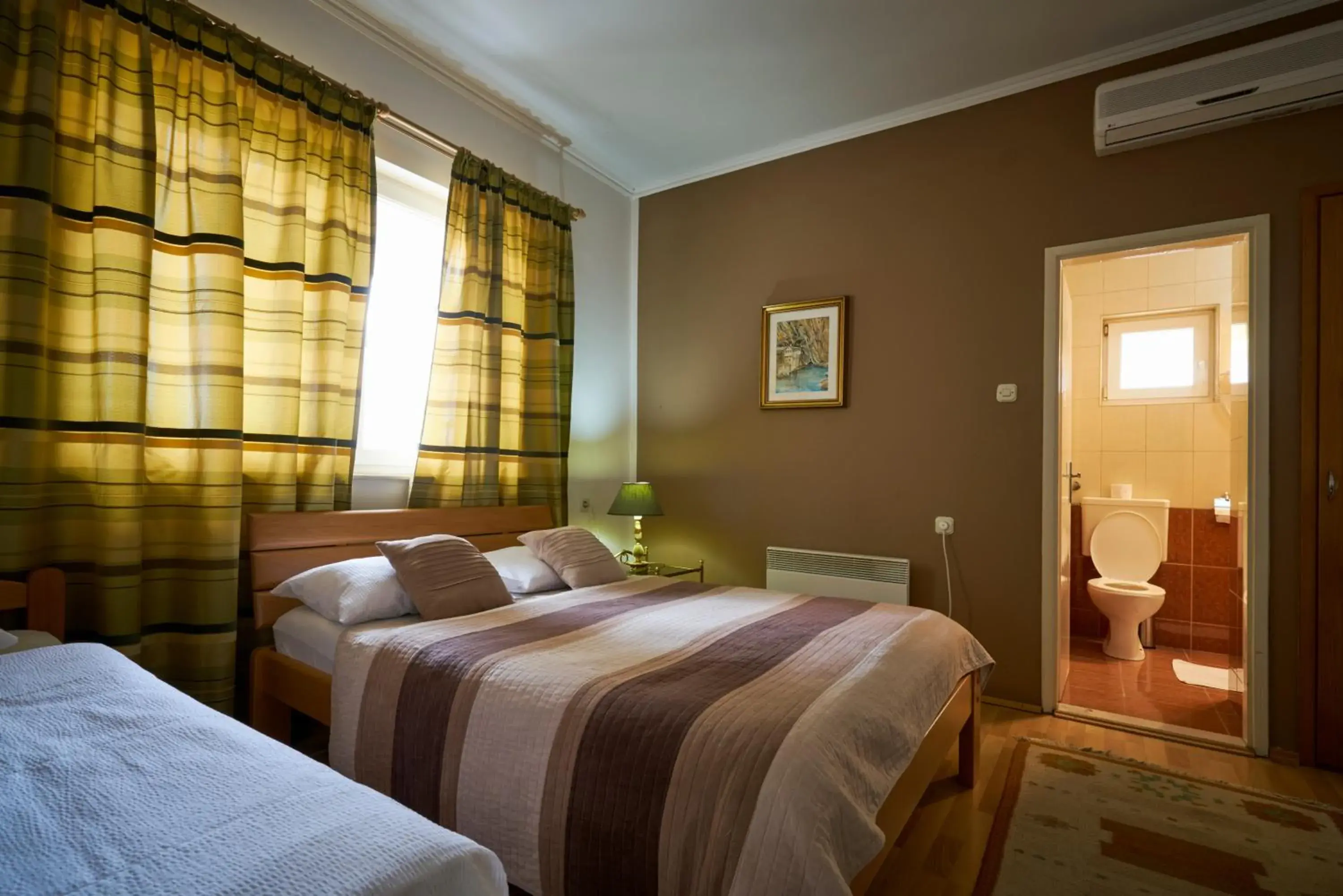 Triple Room in Pansion Rose Triple Room in Pansion Rose