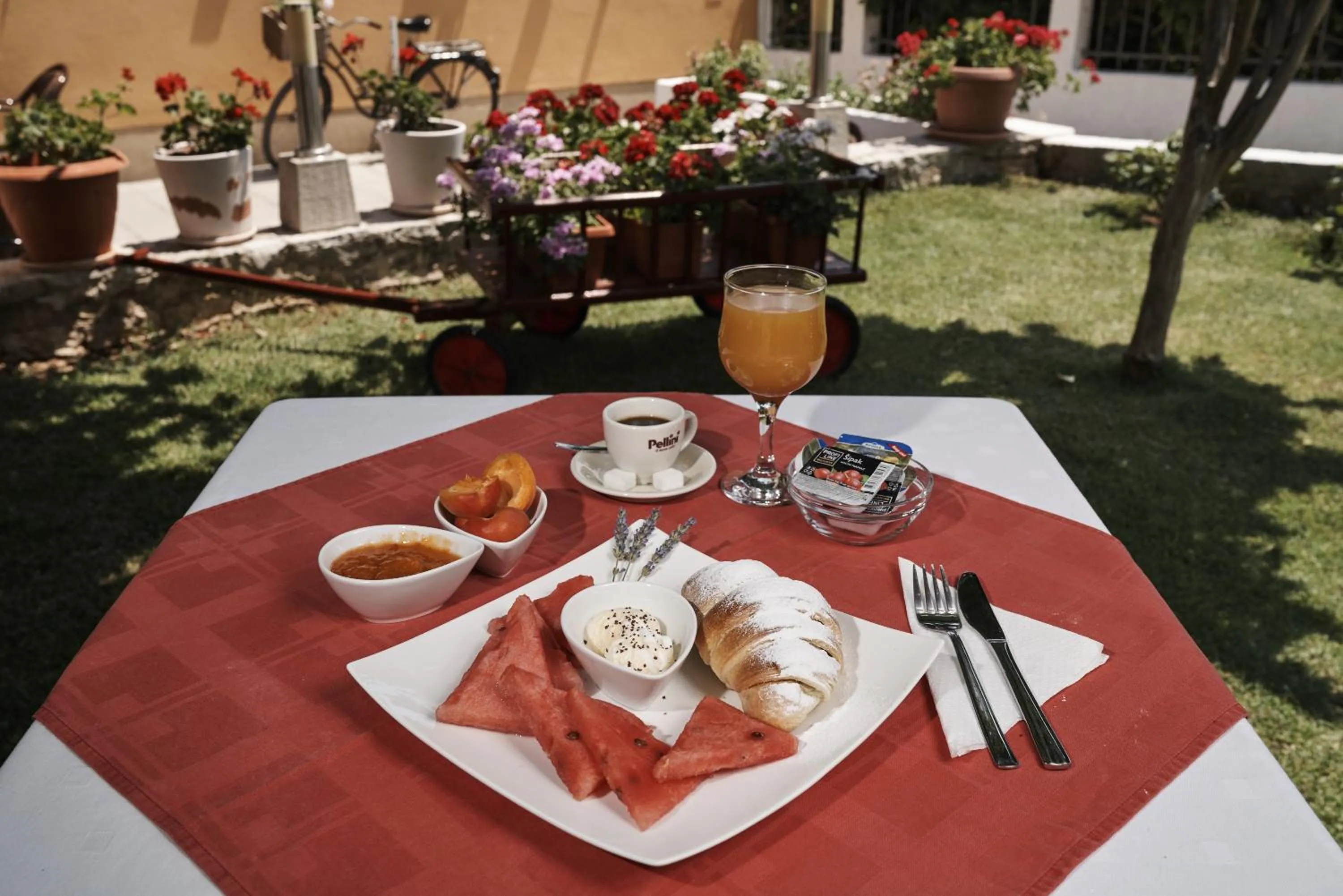 Breakfast in Pansion Rose