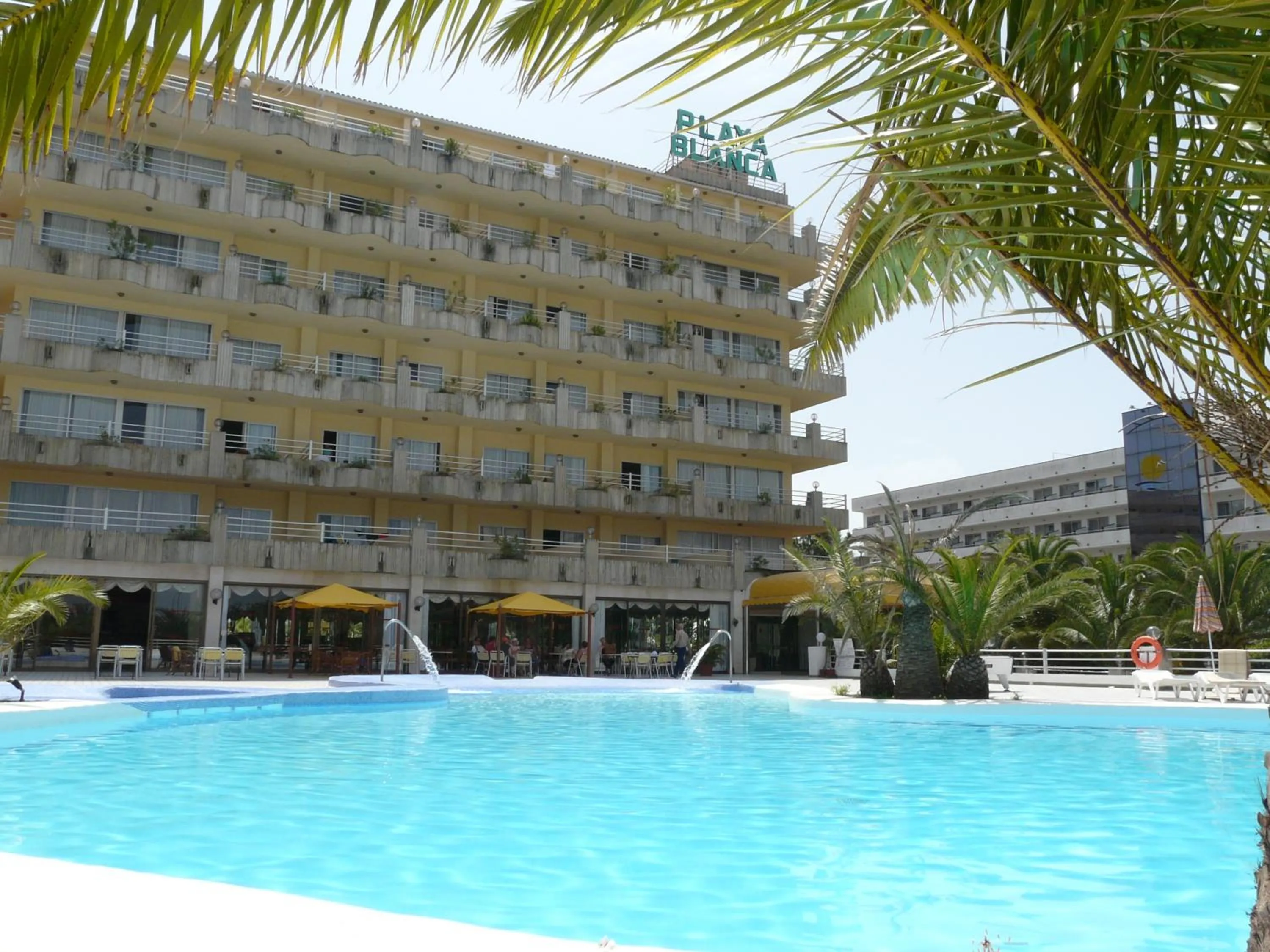 Swimming pool in BJ Playa Blanca
