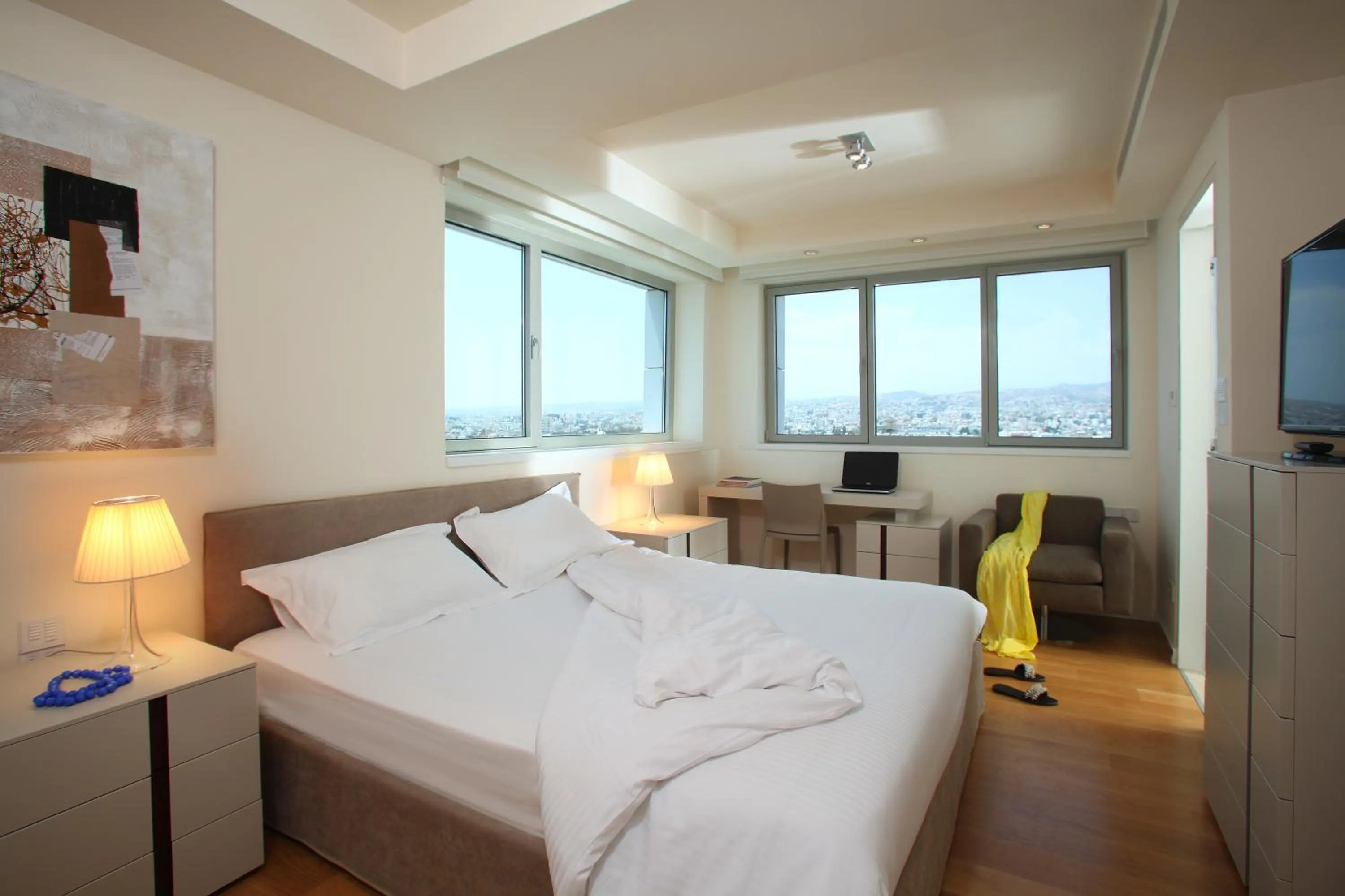 Bathroom, Bed in Olympic Residence Deluxe Apartments