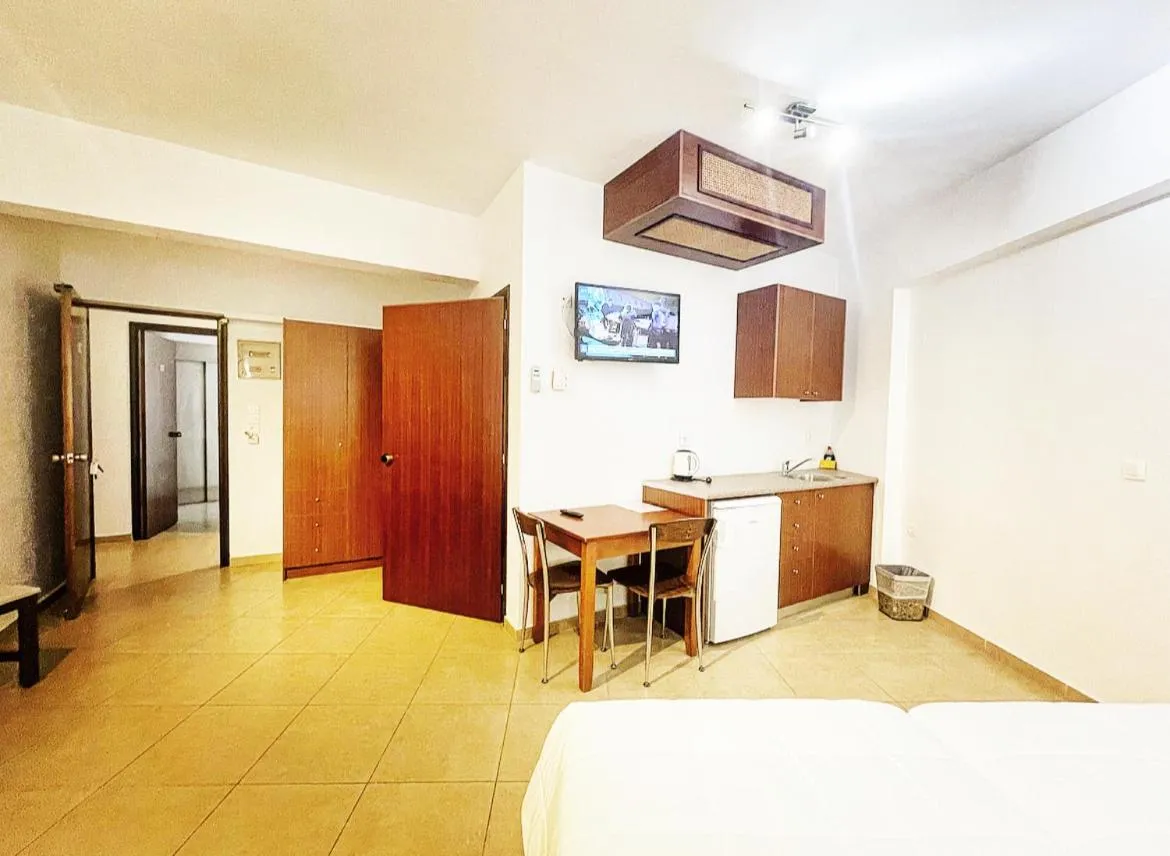 Kitchen or kitchenette, Bed in Pal Beach