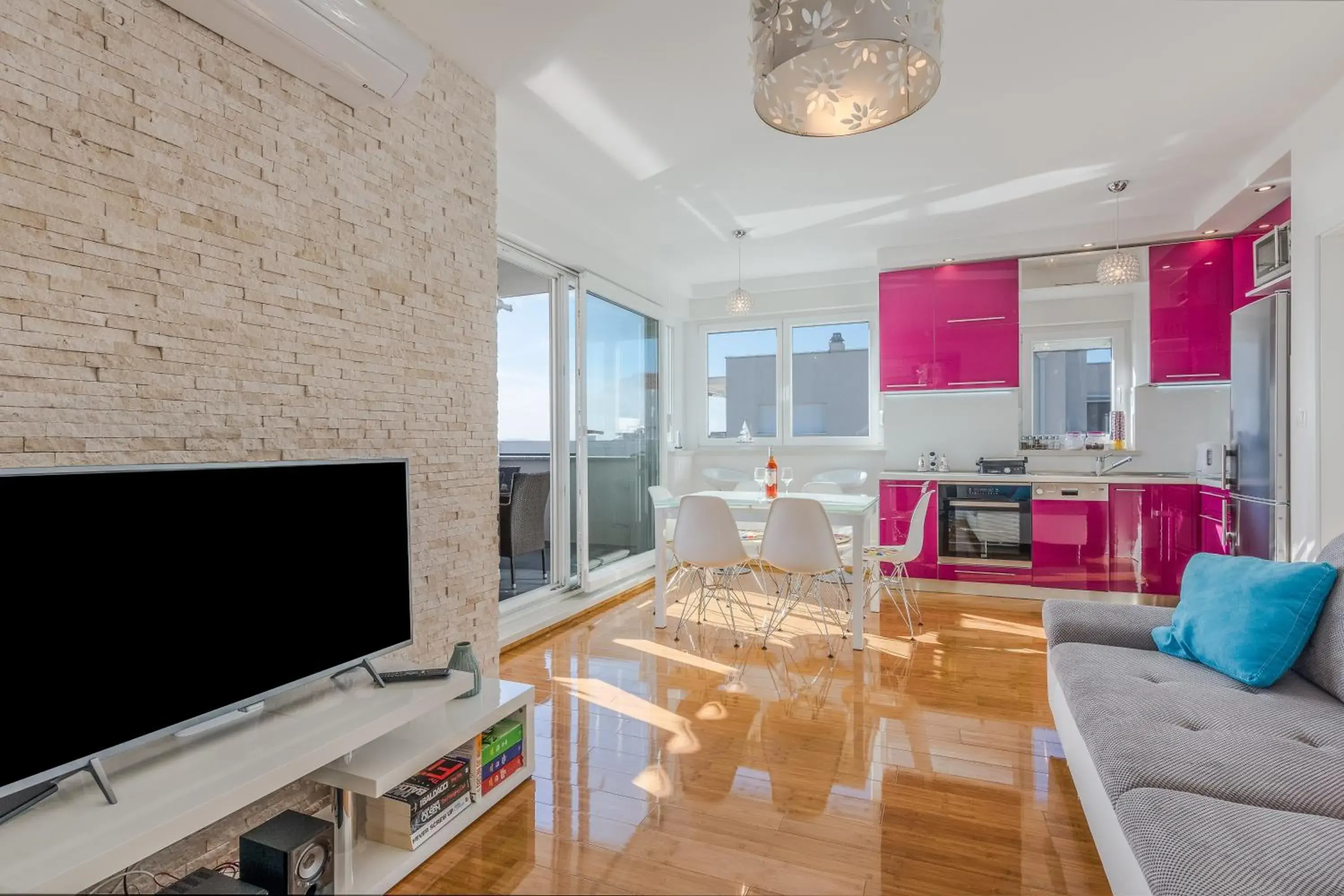 Fucshia dreams, brand new penthouse for 8 Fucshia dreams, brand new penthouse for 8