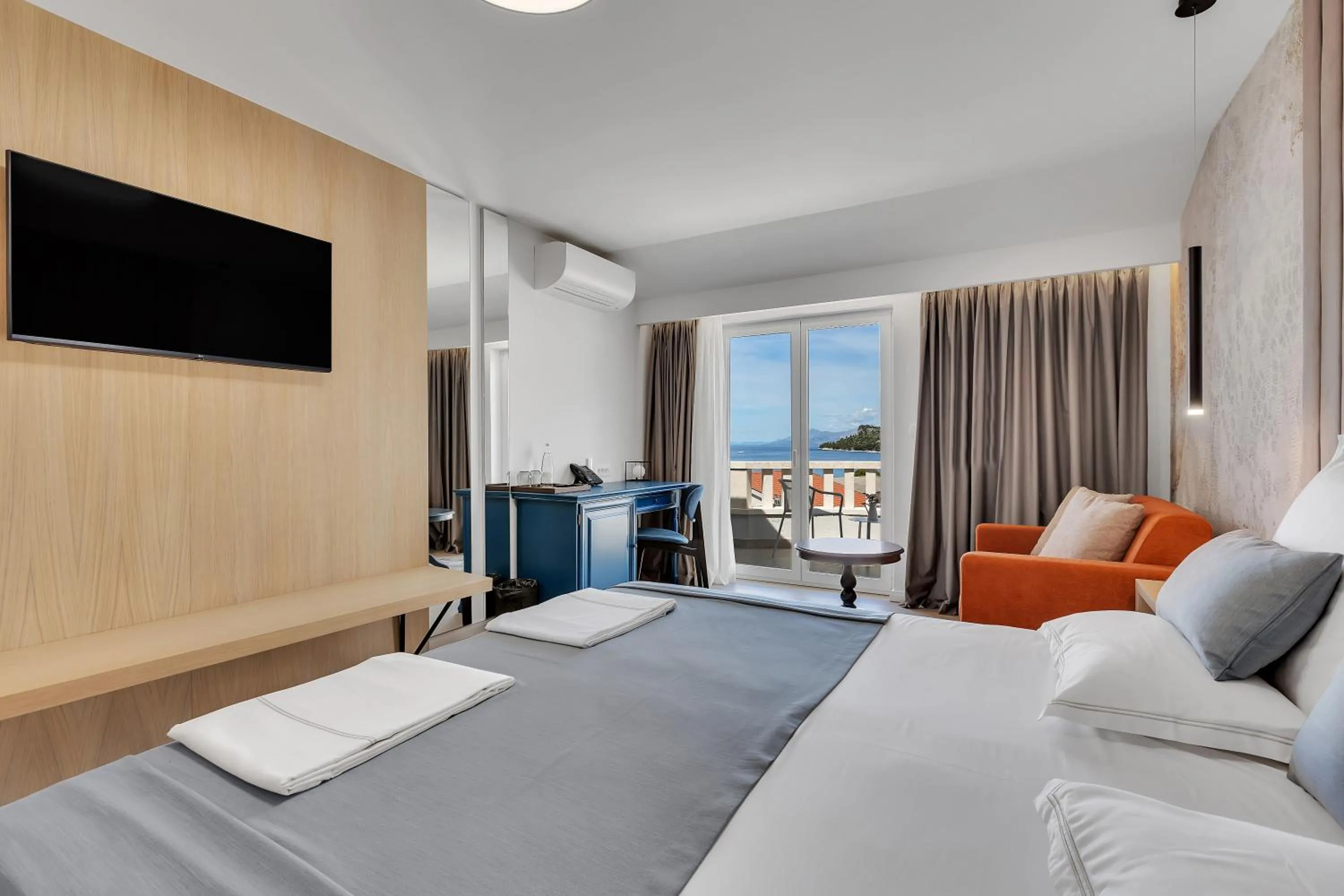 TV and multimedia in Hotel Laurentum