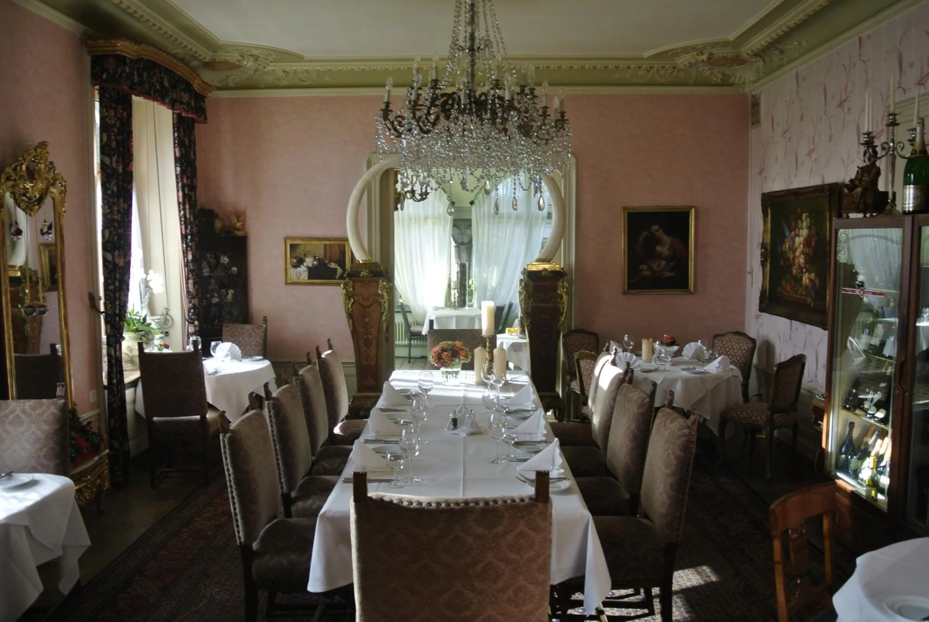 Restaurant/places to eat in Hotel Park Villa