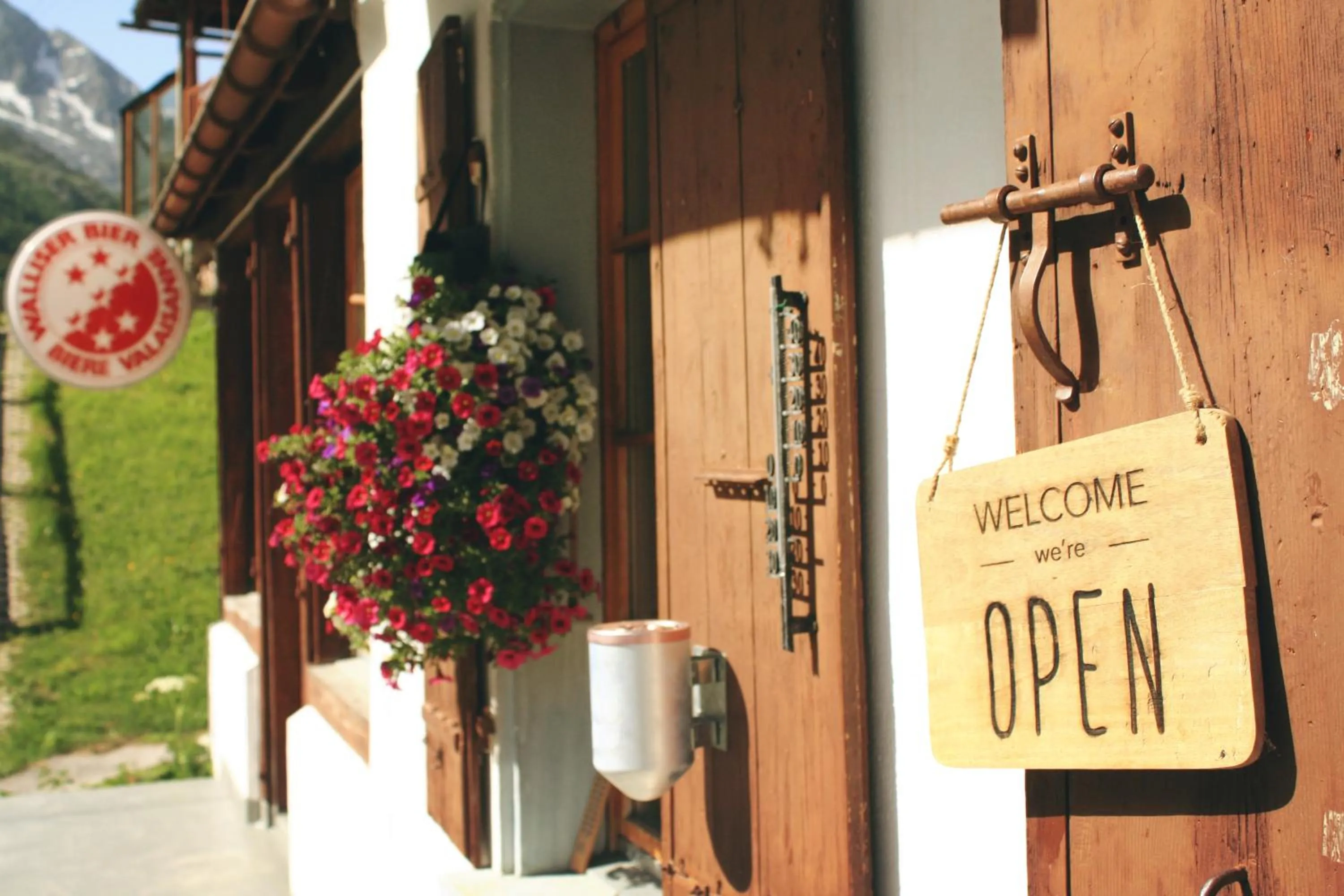 Facade/entrance in Hôtel Pension du Lac Bleu