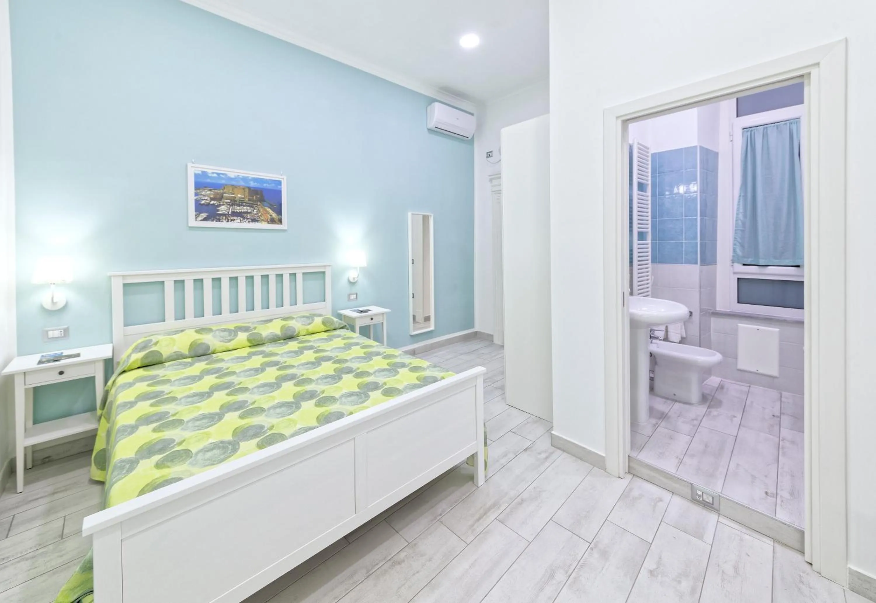 Bed in B&B Rest a Napoli