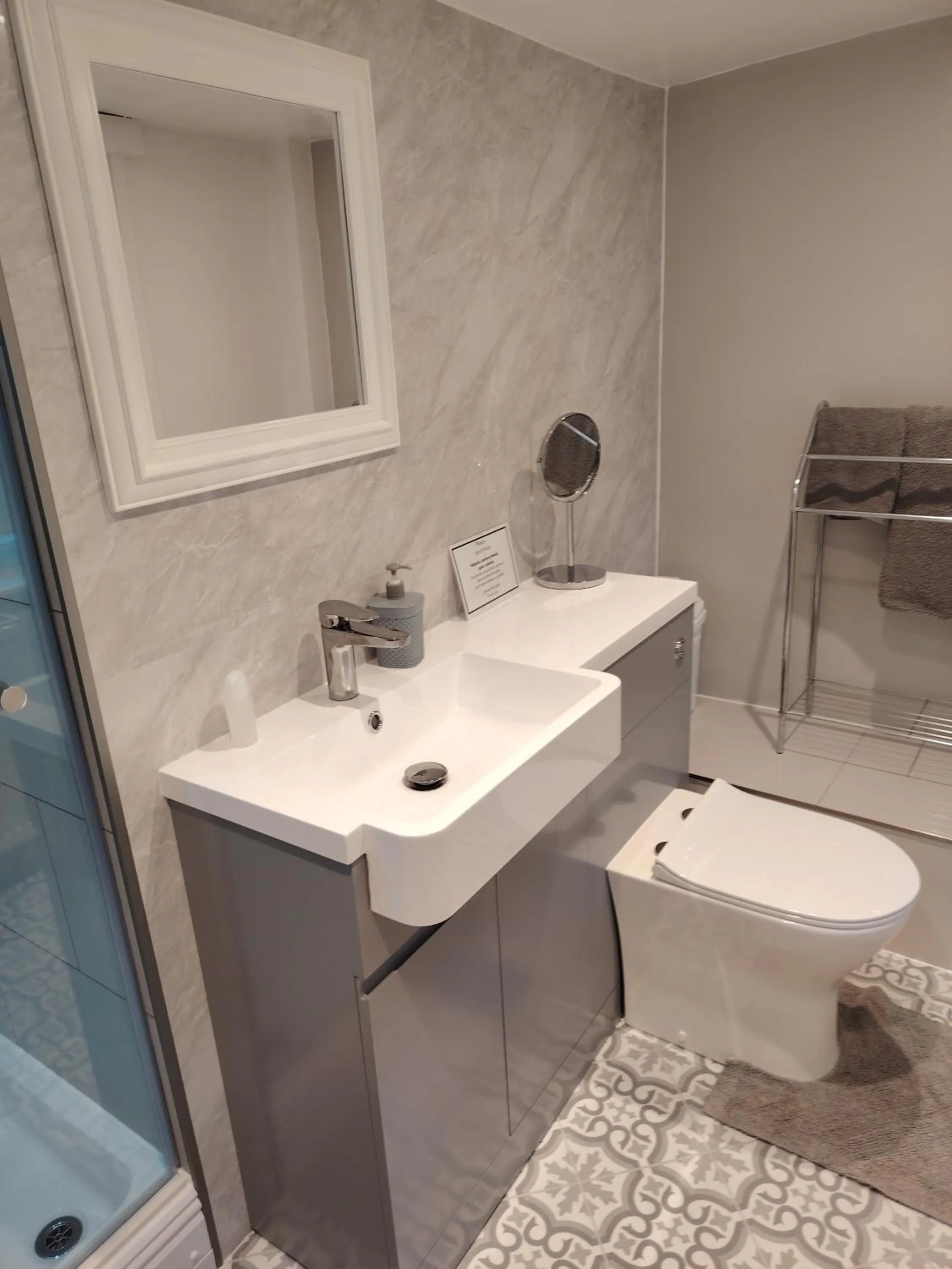 Shower in The Wheatsheaf