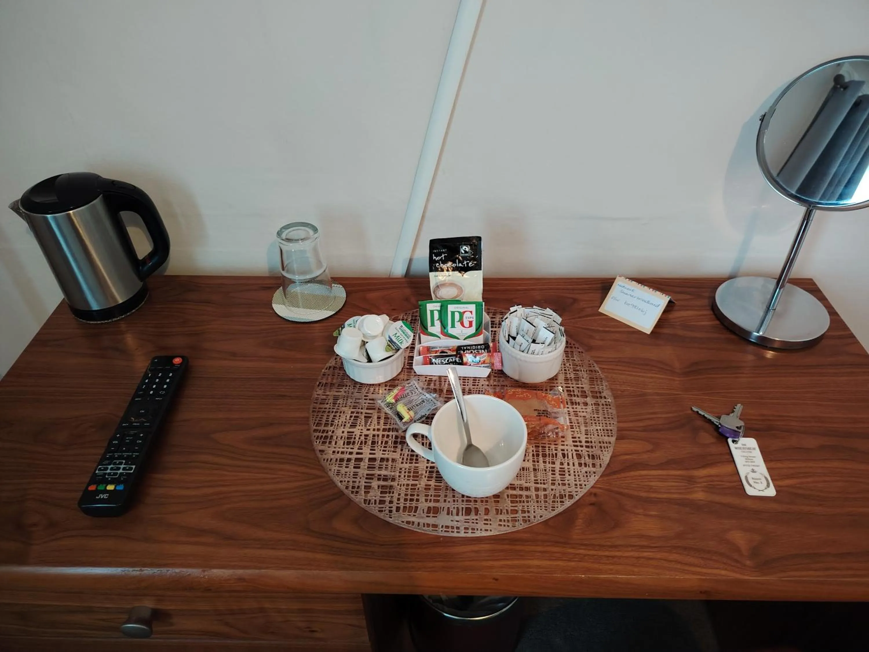 Coffee/tea facilities in The Wheatsheaf