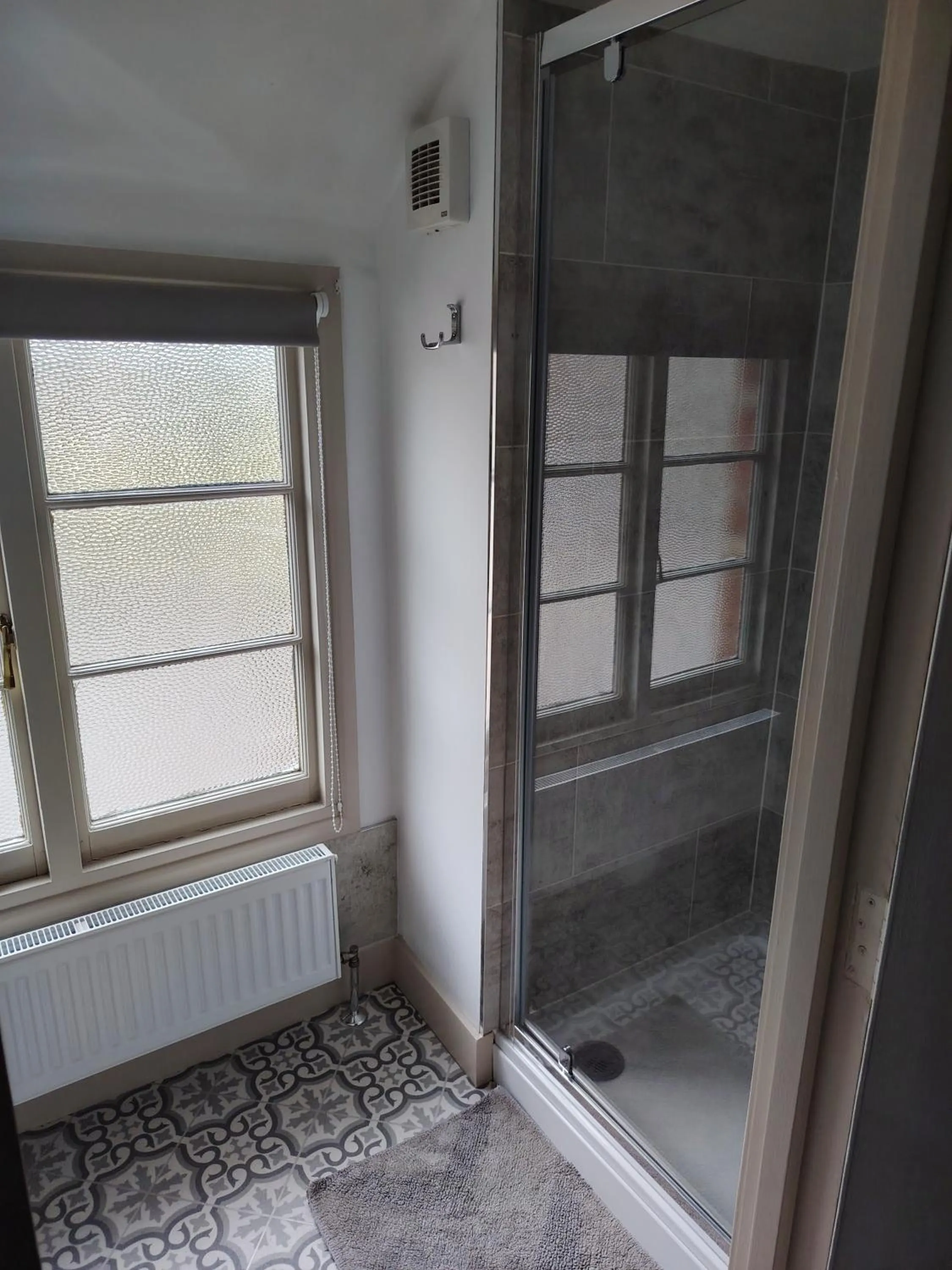 Shower in The Wheatsheaf