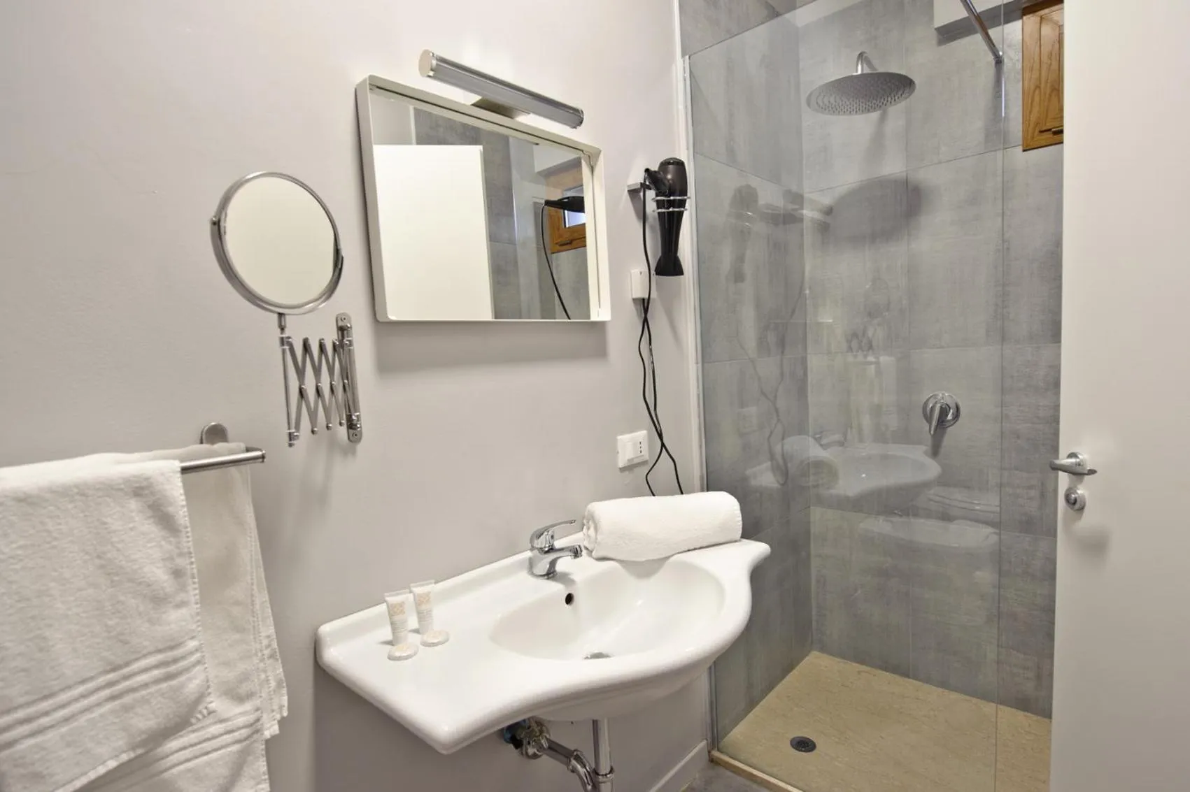 Shower in Relais Lo Stagnone