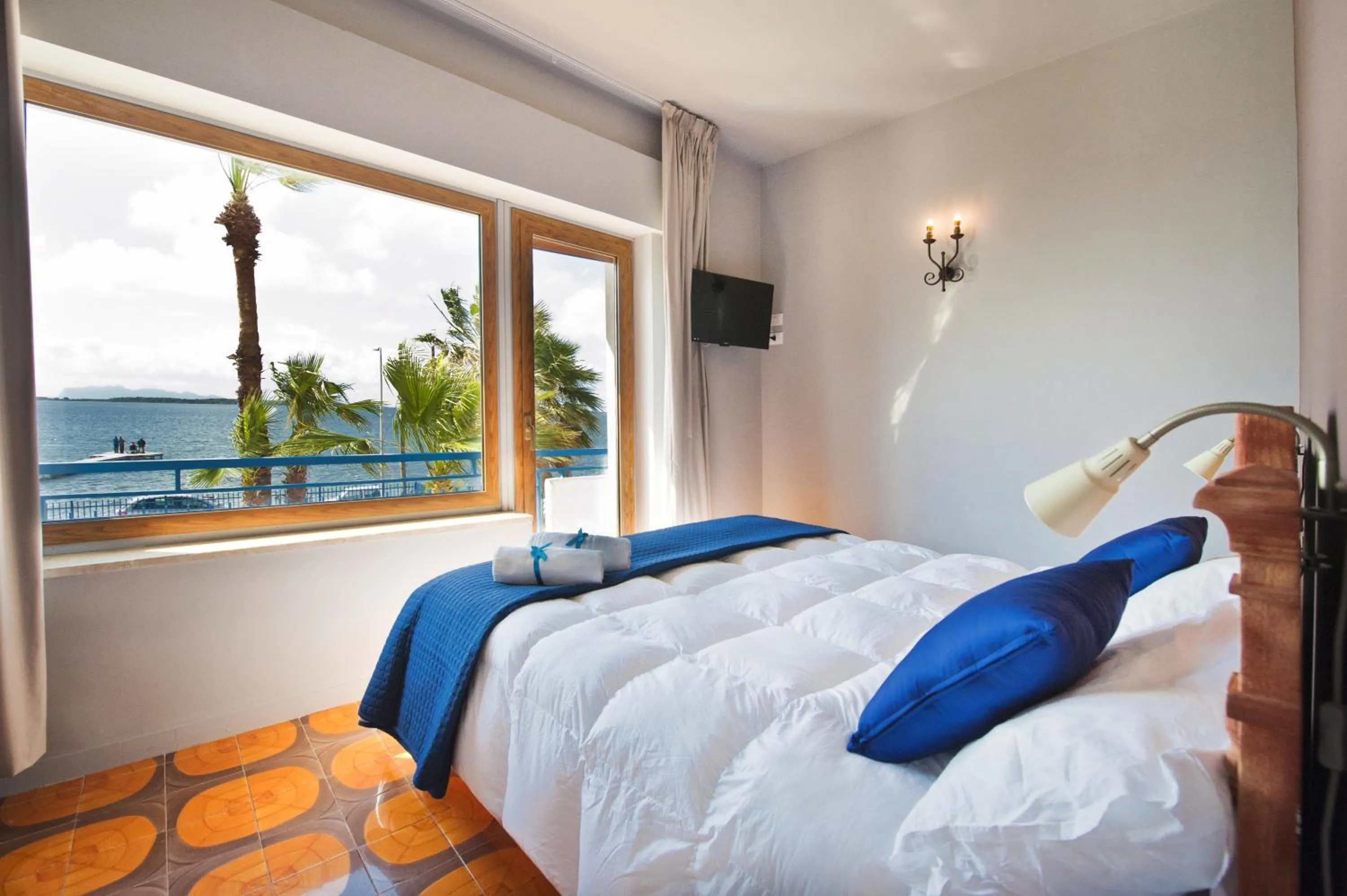 Photo of the whole room, Bed in Relais Lo Stagnone