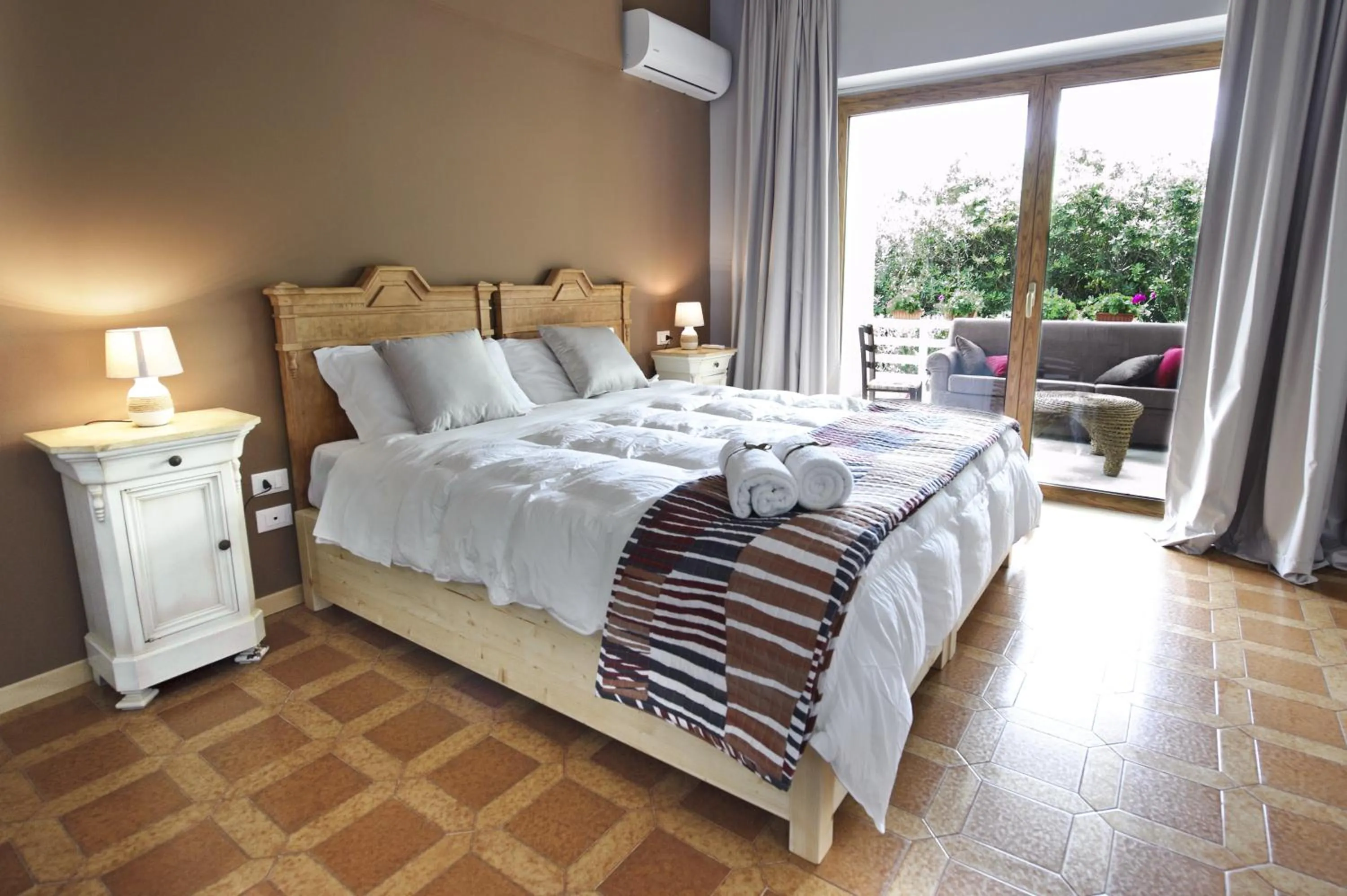 Bed in Relais Lo Stagnone