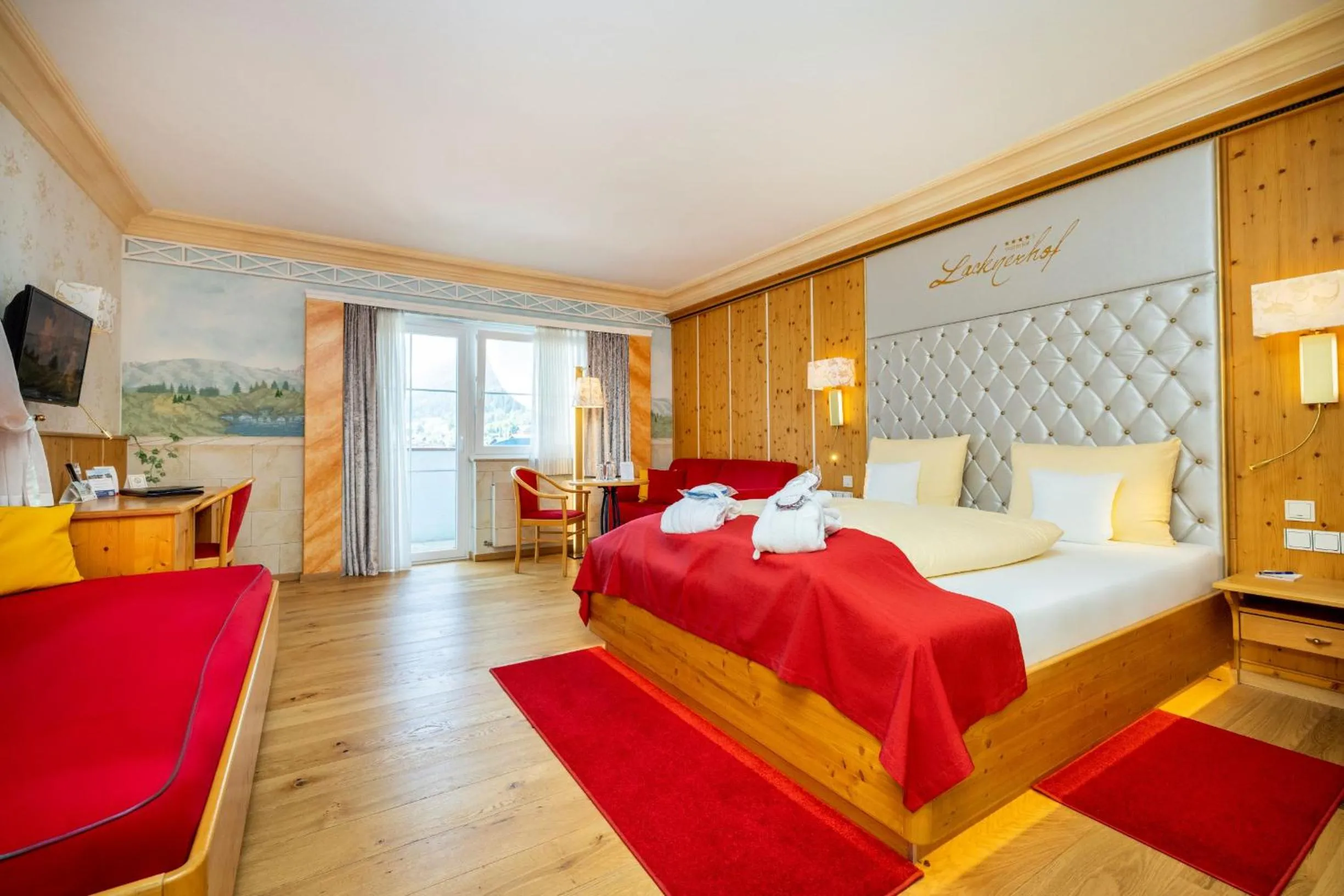 Photo of the whole room, Bed in Schlosshotel Lacknerhof